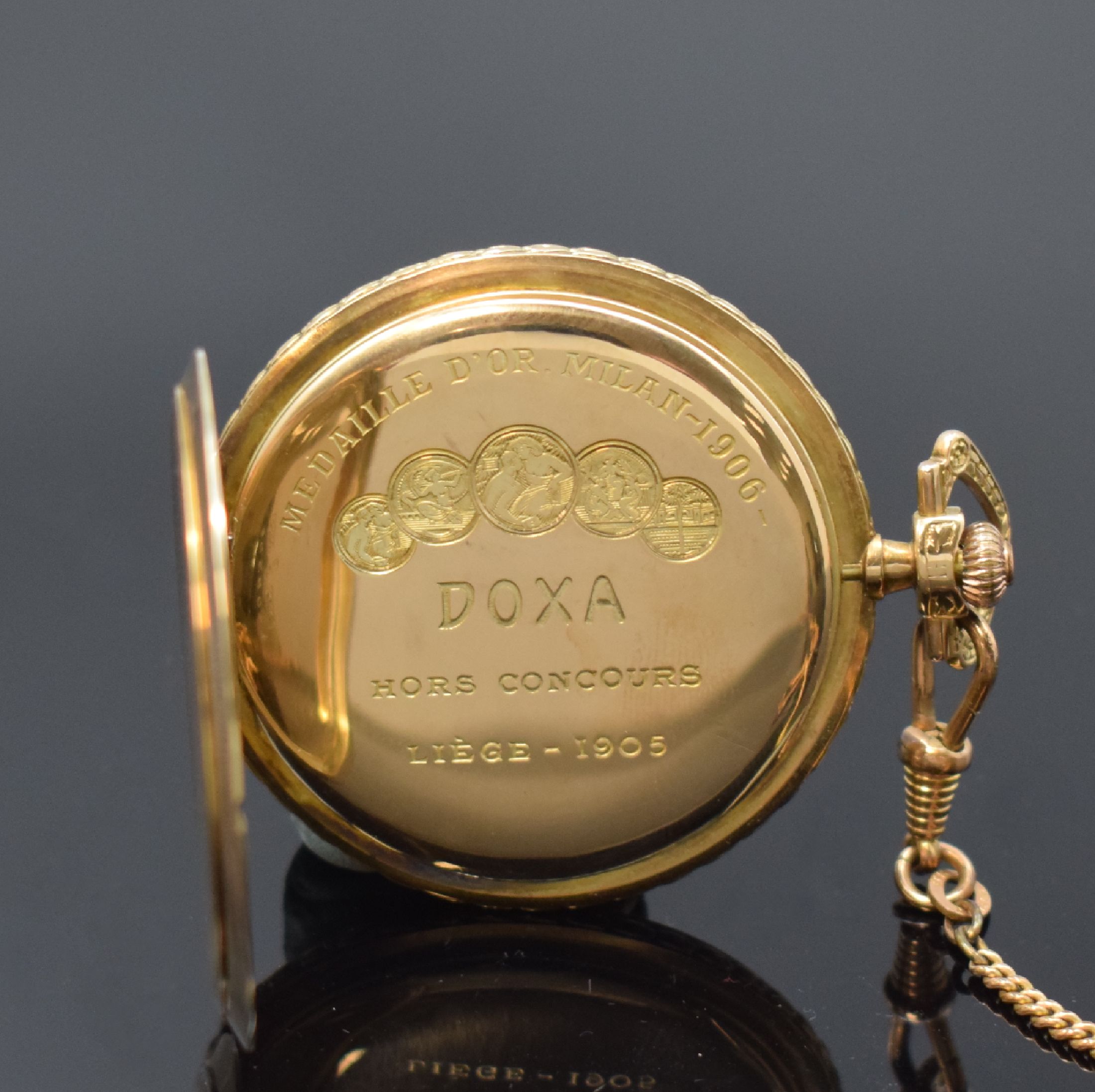Detail e: DOXA Herrensavonette in GG 585/000 mit vergoldeter Kette, Schweiz um 1905, 3 Deckel Goldgeh., Cuvette m. Medaillen-Gravur, Sprung- u. Rückdeckel m. ...