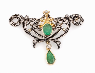 Image 26700829 - 19 kt gold emerald-diamond necklace-hanger
