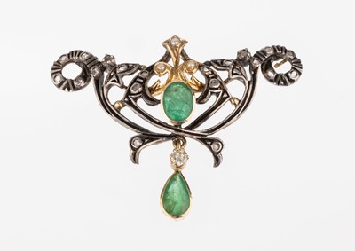 26700829a - 19 kt gold emerald-diamond necklace-hanger