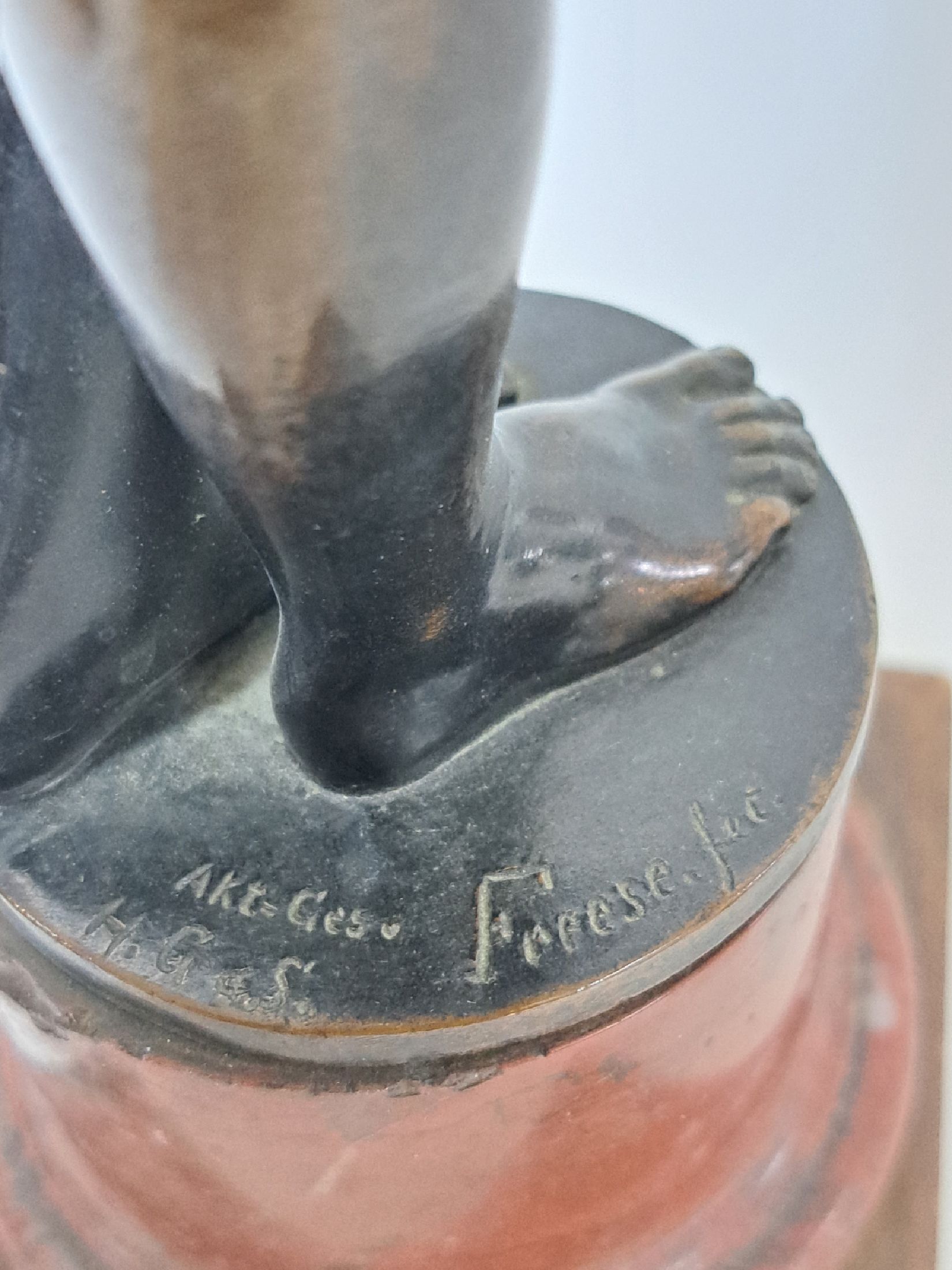 Detail c: Ernst Freese, Bronzeskulptur um 1900, "Erwacht", sich reckener Mädchenakt mit geflochtenem Haar, Bronze braun patiniert, auf der Plinthe ...