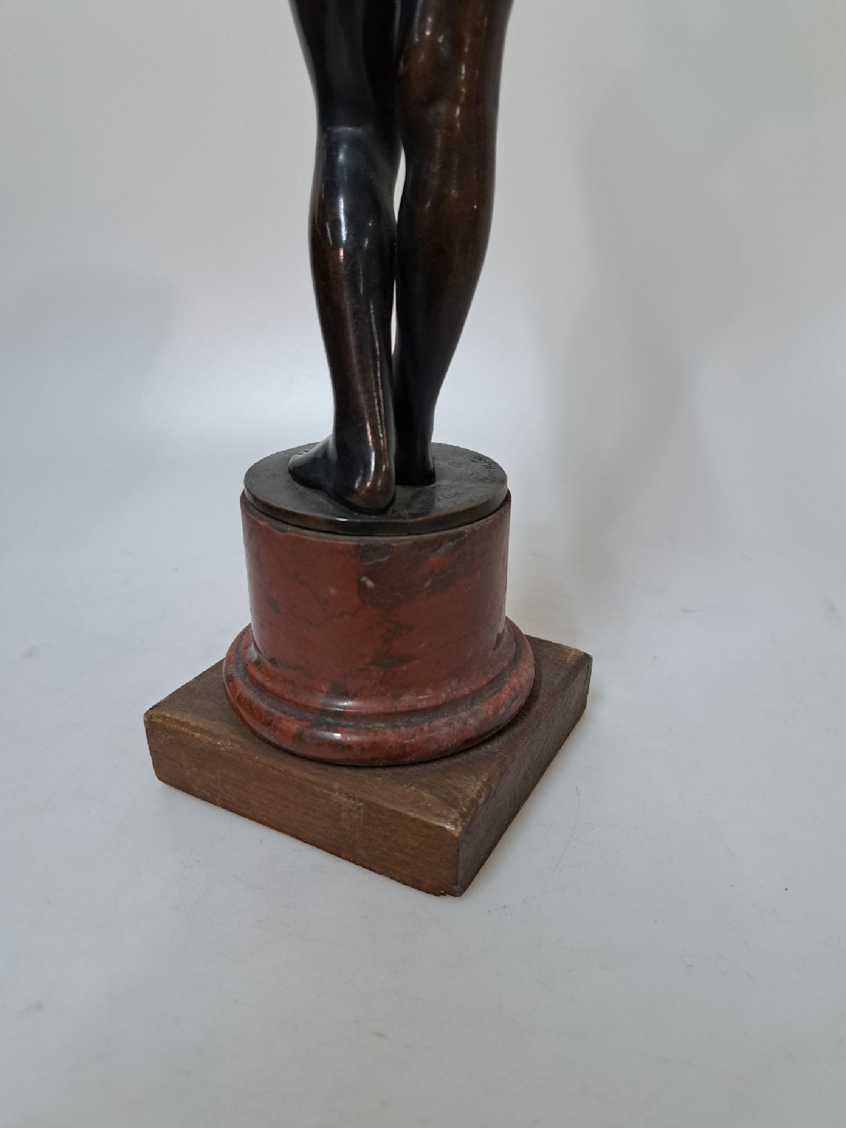 Detail d: Ernst Freese, Bronzeskulptur um 1900, "Erwacht", sich reckener Mädchenakt mit geflochtenem Haar, Bronze braun patiniert, auf der Plinthe ...
