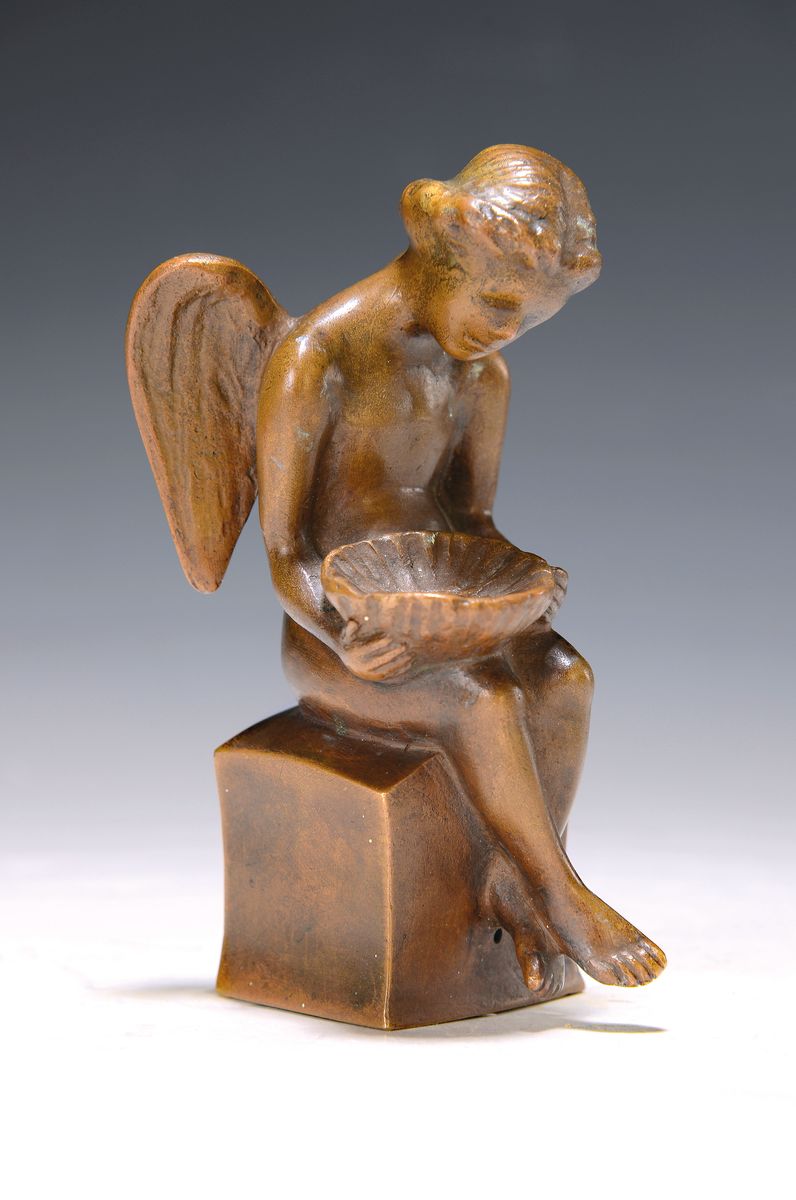 Edith von Sanden-Guja, 1894-1979, Sitzender Engel mit Schale, Bronzeguß, signiert E.v.S. Guja, auch als Kerzenleuchter zu nutzen, H. ca. 13cm