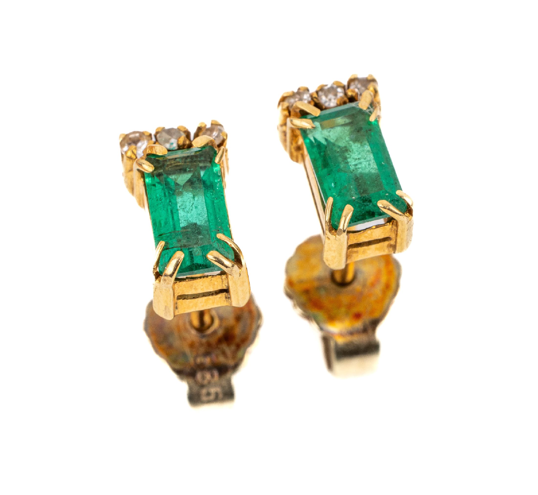 Paar 14 kt Gold Smaragd-Diamant-Ohrstecker, GG 585/000, 2 Smaragd-Baguettes zus. ca. 0.40 ct, 6 8/8-Diamanten zus. ca. 0.06 ct Weiß/si, total ca. ...