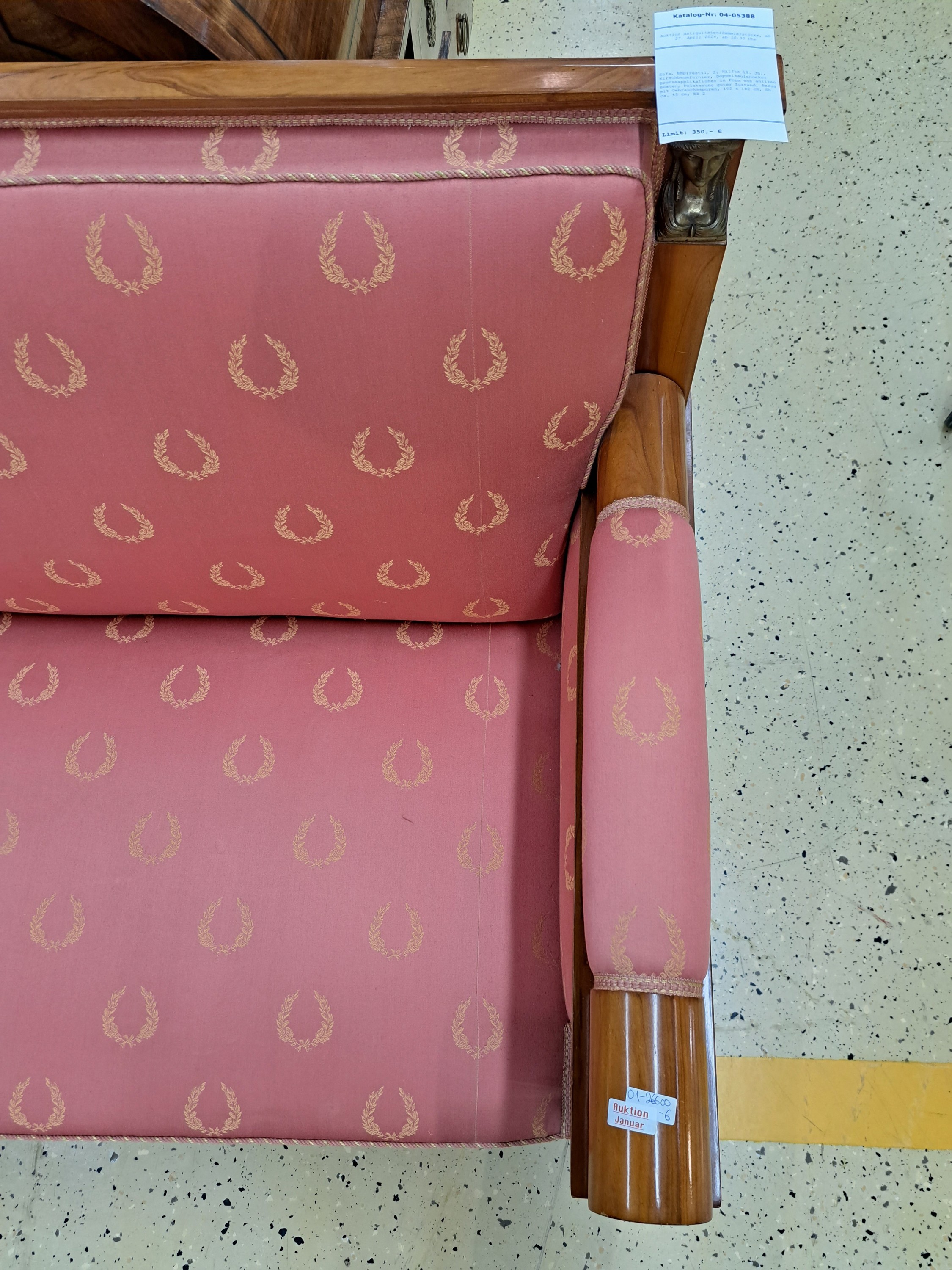 Detail b: Sofa, Empirestil, 2. Hälfte 19. Jh., Kirschbaumfurnier, Doppelsäulendekor Bronzeapplikationen in Form von antiken Büsten, Polsterung guter ...