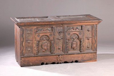 Image 26701256 - Baroque chest, North German, around 1700/20, solid oak, decorated front, coffered, elaborate carvings, secondary inside, approx. 70 x 136 x 62 cm, condition 2-3