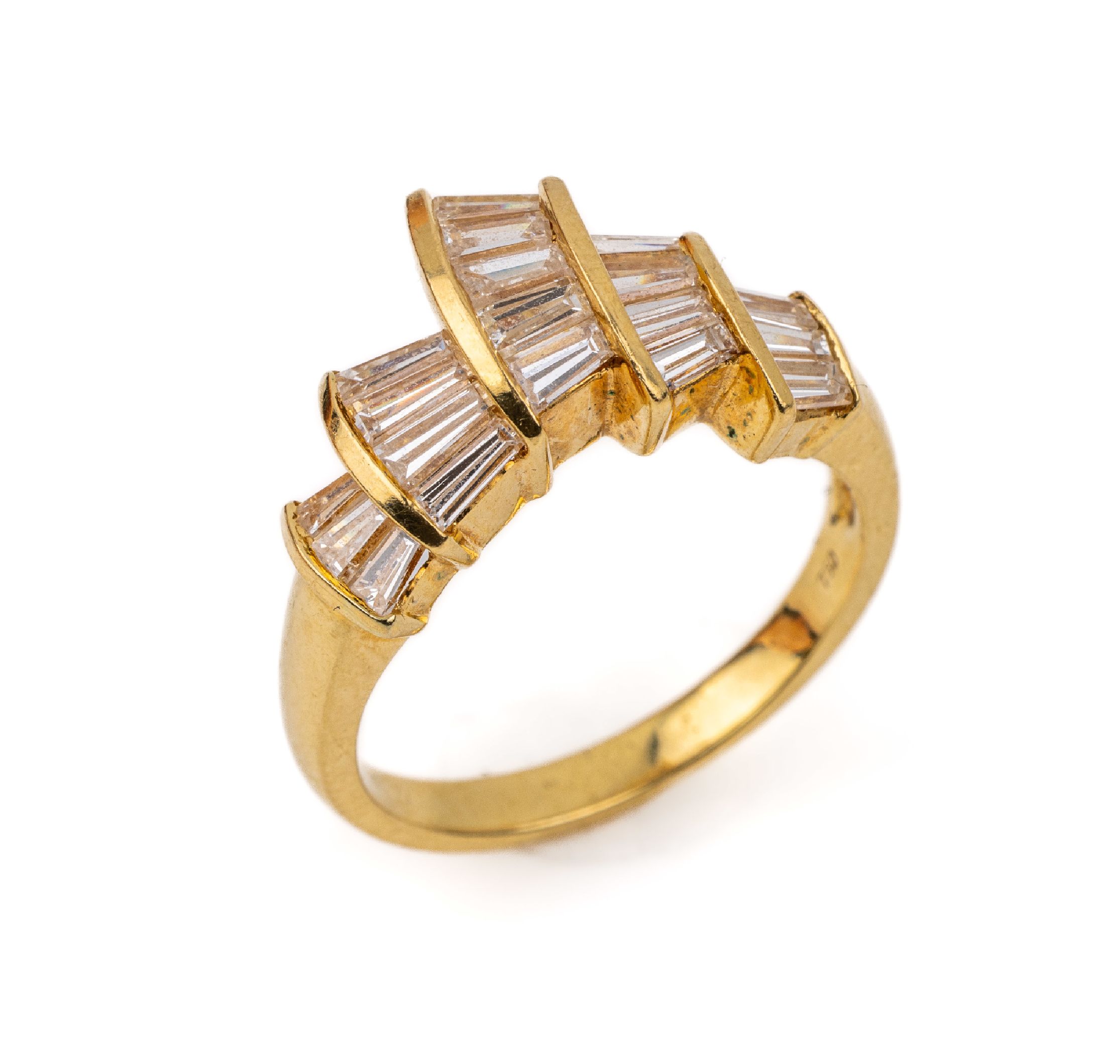 18 kt Gold Diamant-Ring, GG 750/000, Diamant-Trapeze zus. ca. 1.20 ct feines Weiß-Weiß/lr-vs, RW 54, ca. 5.3 g