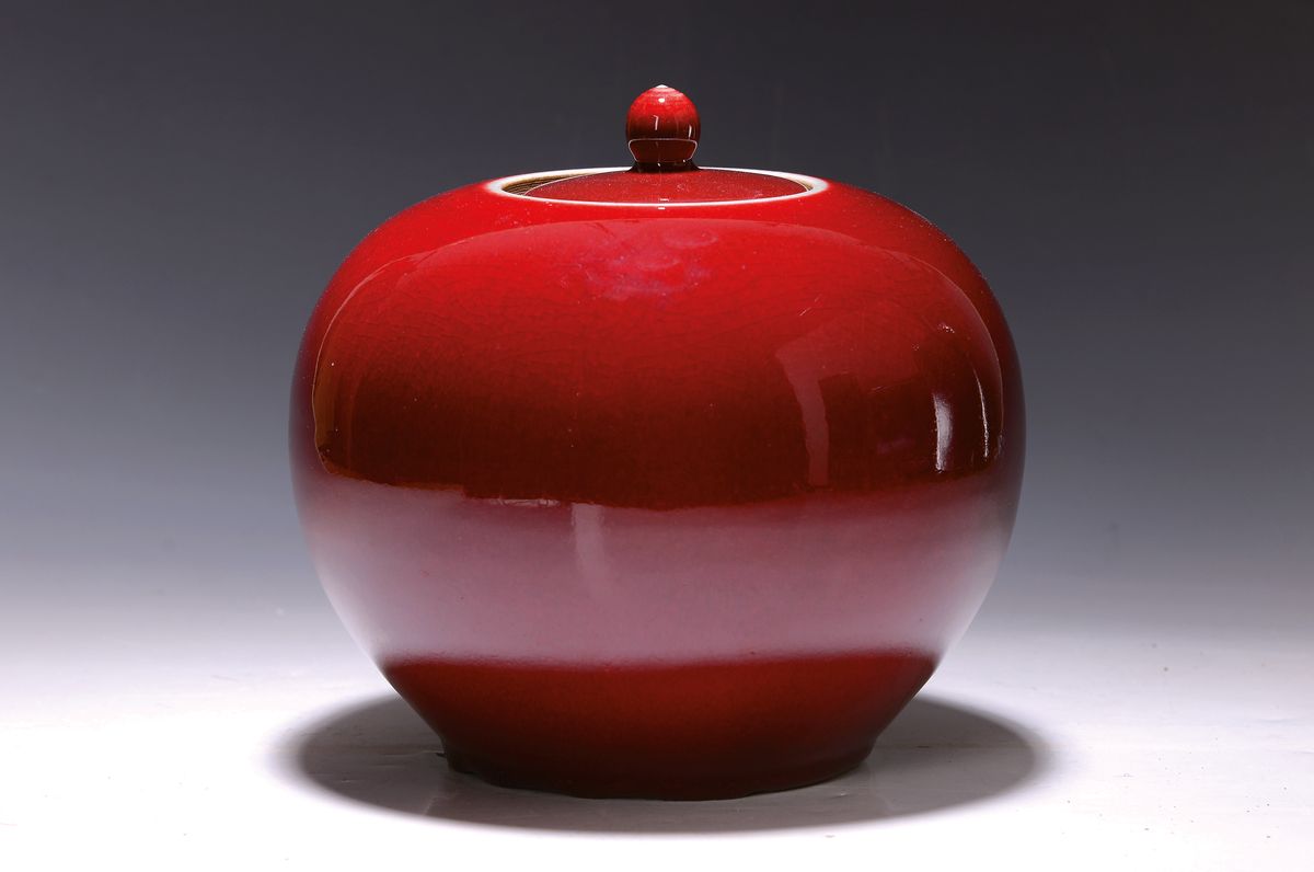 Ingwertopf/Vorratsgefäß, China, 20. Jh., Porzellan, rote Glasur, Krakelee, ca. 19 cm, B. ca. 21 cm