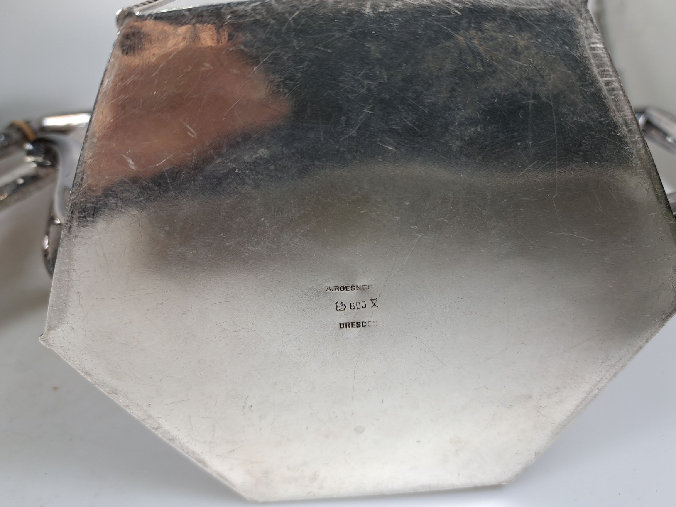Detail a: Kaffee- und Teeservice, Entwurf wohl Albin Müller, Ausführung Otto Wolter Schwäbisch Gmünd, monogr. LMW legiert und dat. 3.04.1925, Silber ...