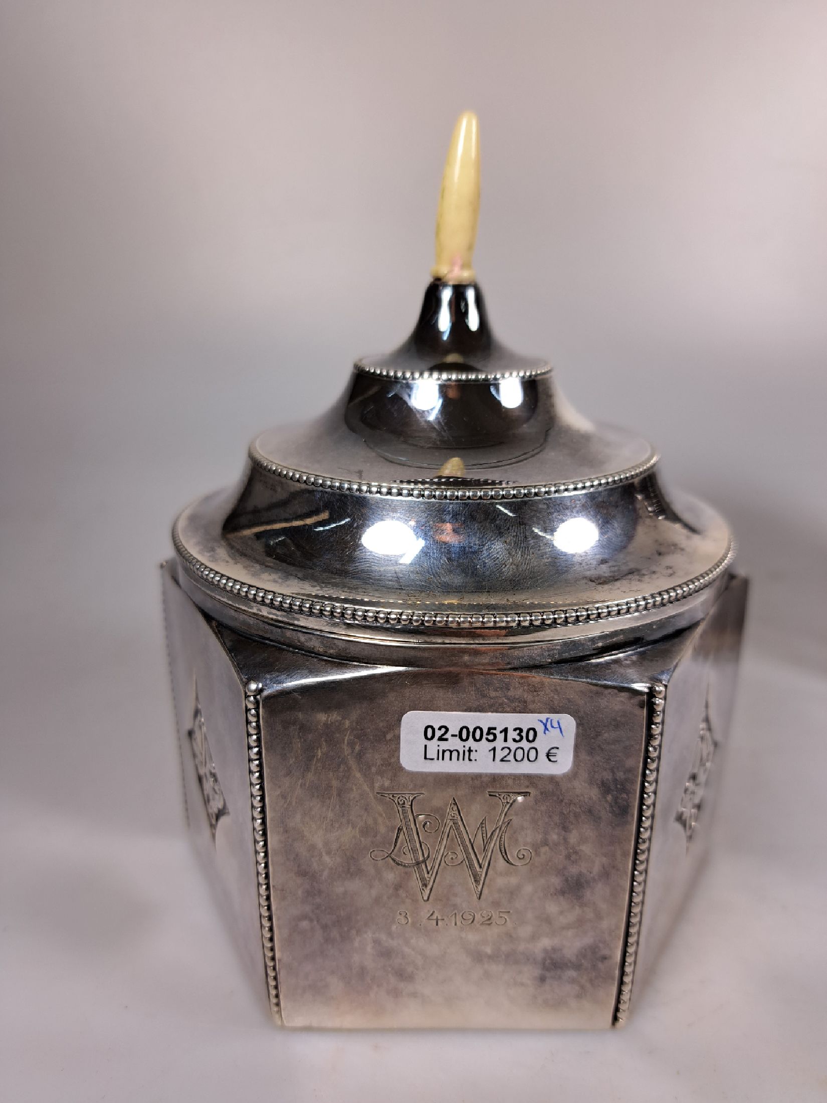 Detail d: Kaffee- und Teeservice, Entwurf wohl Albin Müller, Ausführung Otto Wolter Schwäbisch Gmünd, monogr. LMW legiert und dat. 3.04.1925, Silber ...