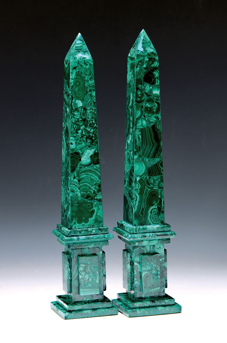 Paar Obelisken aus Malachit, neuzeitlich, H. je ca. 30.5cm
