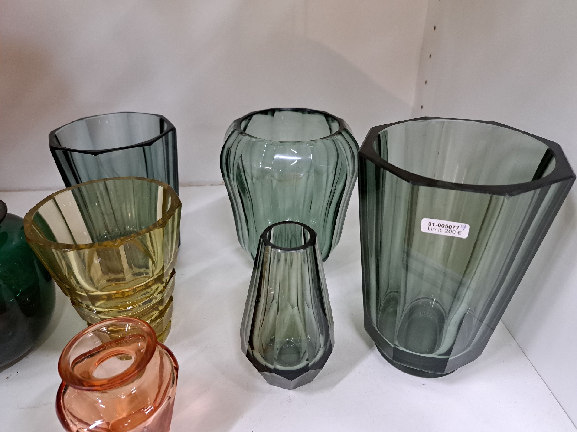 Detail a: 7 Glasziervasen, Moser, 2.Hälfte 20.Jh., grün, grau und gelb eingefärbtes Glas, in Facetten geschnitten, Alterssp., H. 9-18 cm