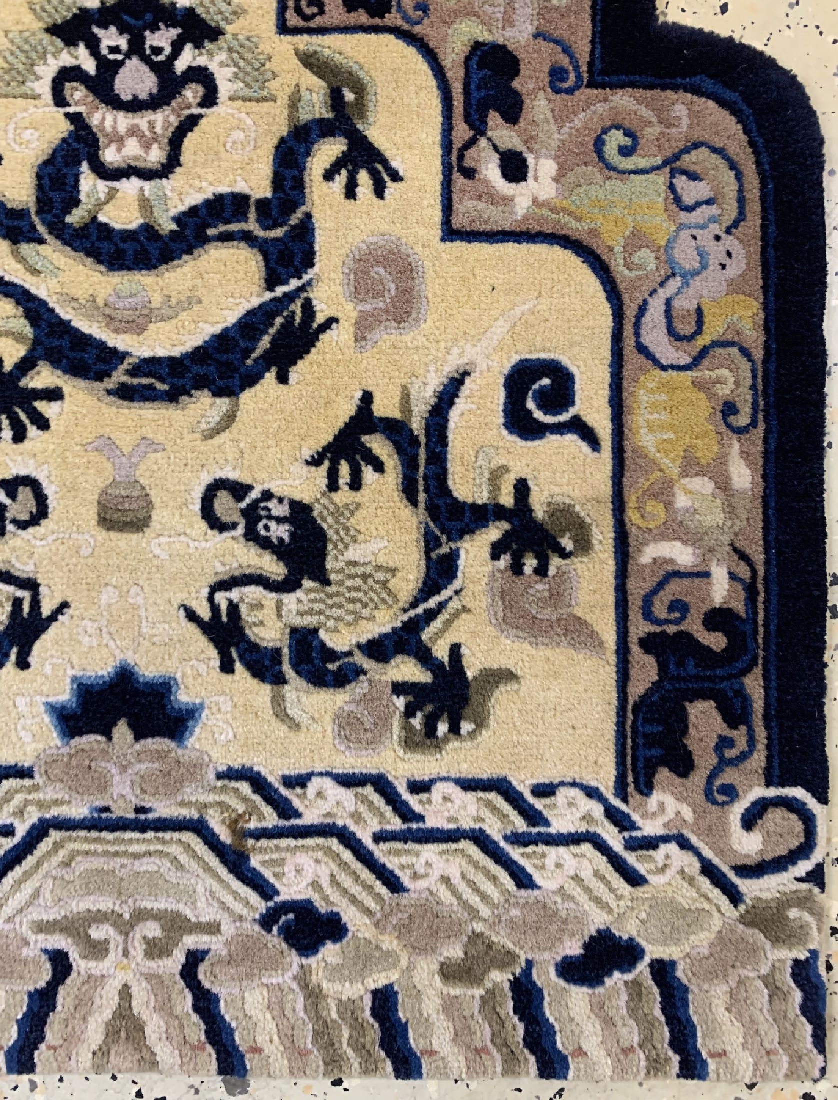 Detail a: Peking"Thronsitz", China, um 1940, Wolle auf Baumwolle, ca. 75 x 73 cm, EHZ: 1-2