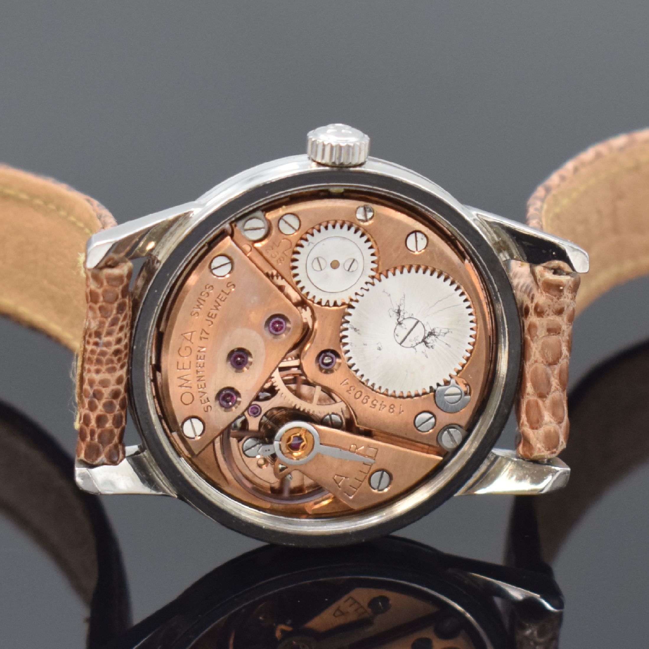 Detail d: OMEGA Seamaster Herrenarmbanduhr Referenz 14389, Schweiz um 1963, Stahlgeh., Boden m. Seepferdchenlogo geschr., Zifferbl. m. aufges. Std.-Ind. rest., ...