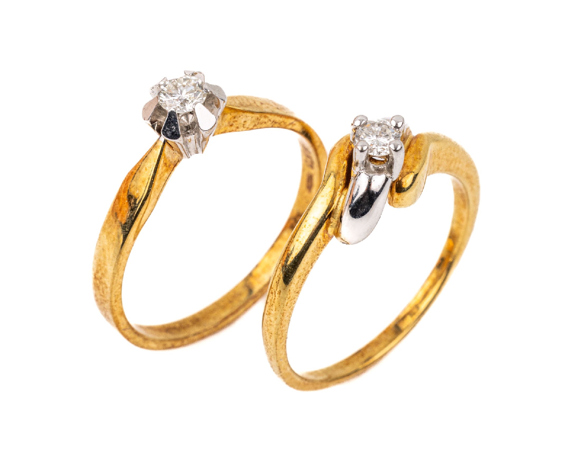 Konvolut 2 14 kt Gold Brillant-Ringe, GG/WG585/000, 1 x einzelner in WG gefasster Brillant ca. 0.15 ct (grav.) Weiß/p, RW 57, und 1 x mit in WG ...