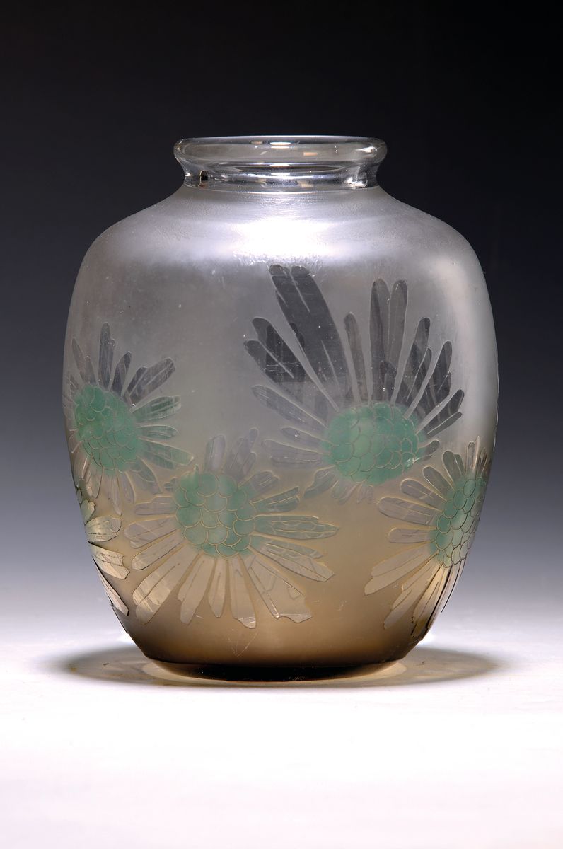 Ziervase, Schneider/Charder, Le verre francaise, um 1915, farbloses Glas, geätzt und geschnitten, grüne Einpuderungen, am Fuß signiert, Alterssp., ...