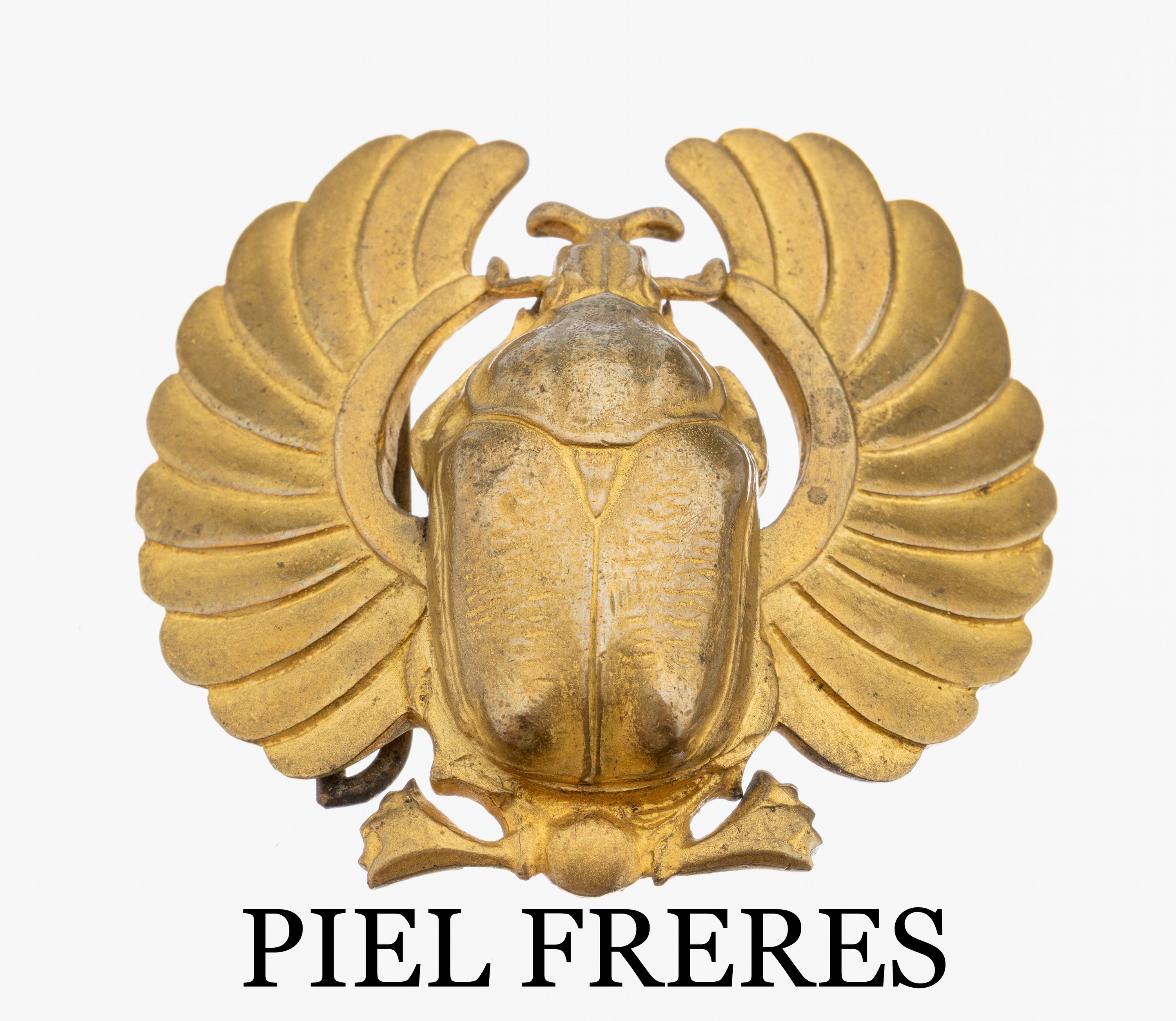 Große Skarabäus Gürtelschließe, PIEL FRERES, Frankreich um 1920, Gelbguss, plastisches Skarabäus Motiv mit Horusschwingen, sehr schwere ...