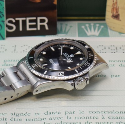 26702265d - ROLEX Oyster Perpetual Submariner reference 5513 gents wristwatch with box and papers, Switzerland, self winding, screwed down oystercase in steel, Oyster-bracelet reference 93150with deployant clasp, bidirectional revolving bezel, black dial with luminous indices, luminous hands, calibre 1520, diameter approx.40 mm, length approx. 19,5 cm, original box, certificate without seller-note and description enclosed, condition 2