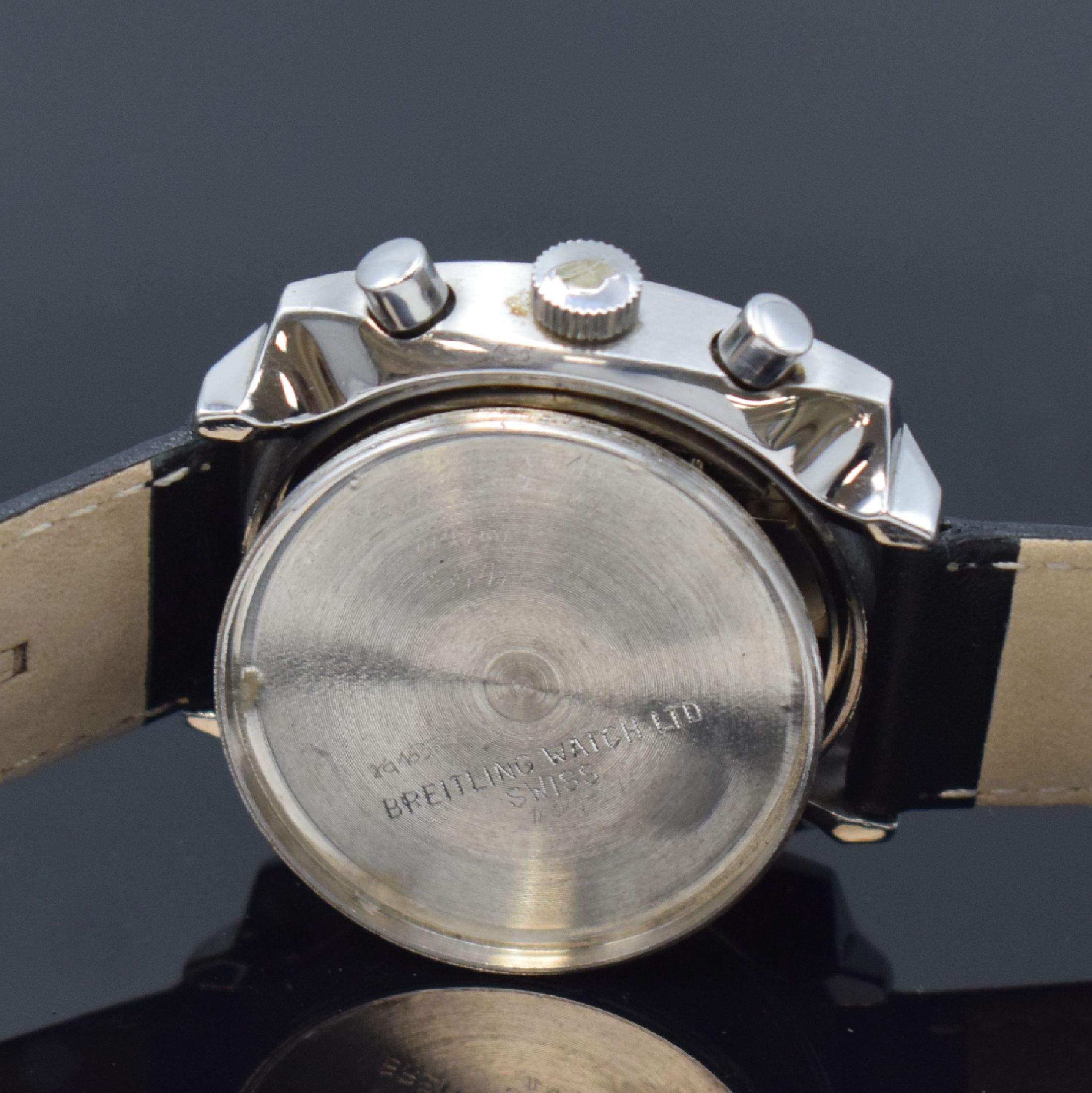 Detail e: BREITLING Datora Herrenarmbanduhr Referenz 2030 mit Chronograph, Schweiz, Handaufzug, 2-teil. Edelstahlgeh., Boden verschr., 2-farb. Zifferbl. m. ...