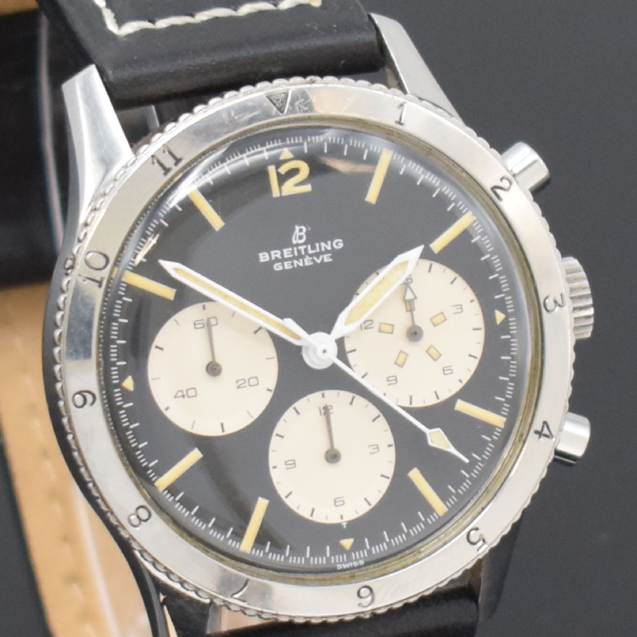 Detail d: BREITLING Co-Pilot Herrenarmbanduhr mit Chronograph Referenz 765 AVI in Stahl, Schweiz um 1960, Handaufzug, 2-teil. Geh., Boden geschr., beids. ...