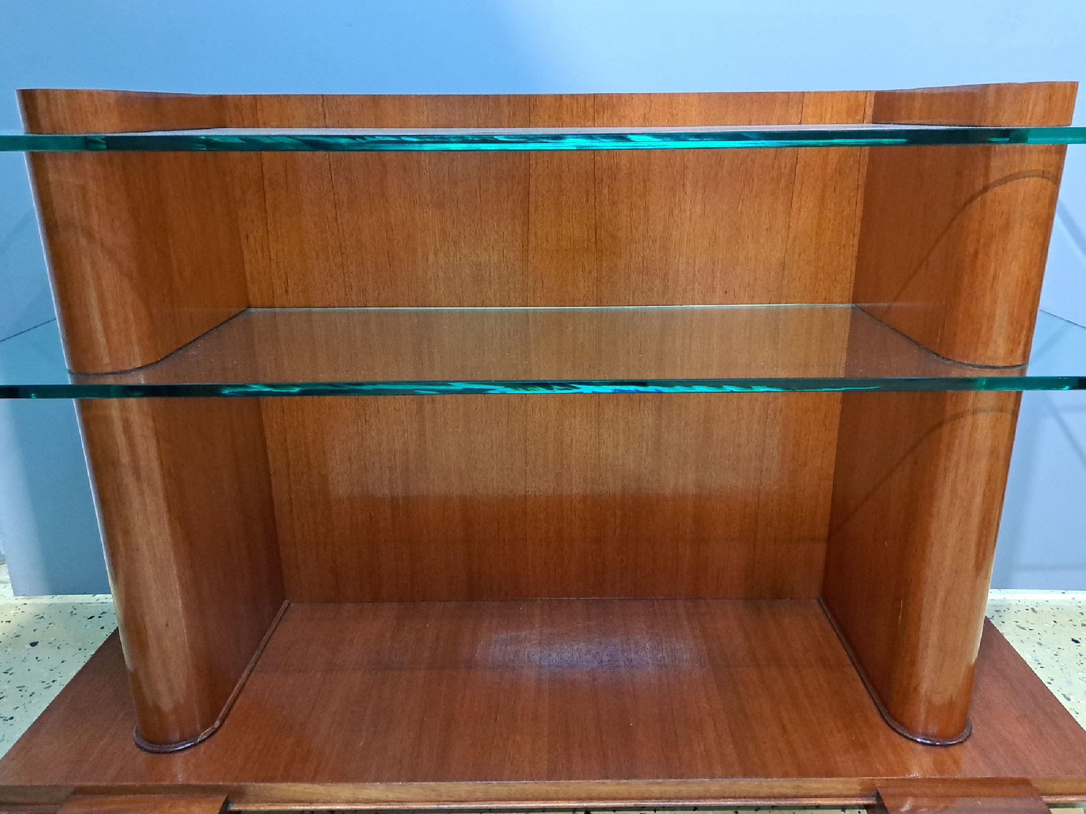 Etagerentisch, Art-Deco, Frankreich, um 1930 , Mahagonifurnier, 2 Glaseinsätze, ca. 82x110x43 cm, EZ 2