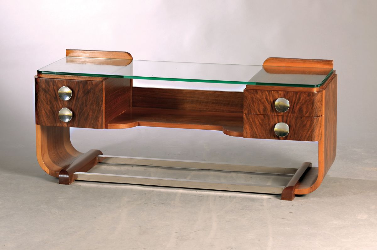 Lowboard, Art-Deco, Frankreich, um, 1930, Nußbaumfurnier, Glaseinsätze neu, verchromte Schubladenknäufe, 4 Schubladen, ca. 56x134x45 cm, EZ 2