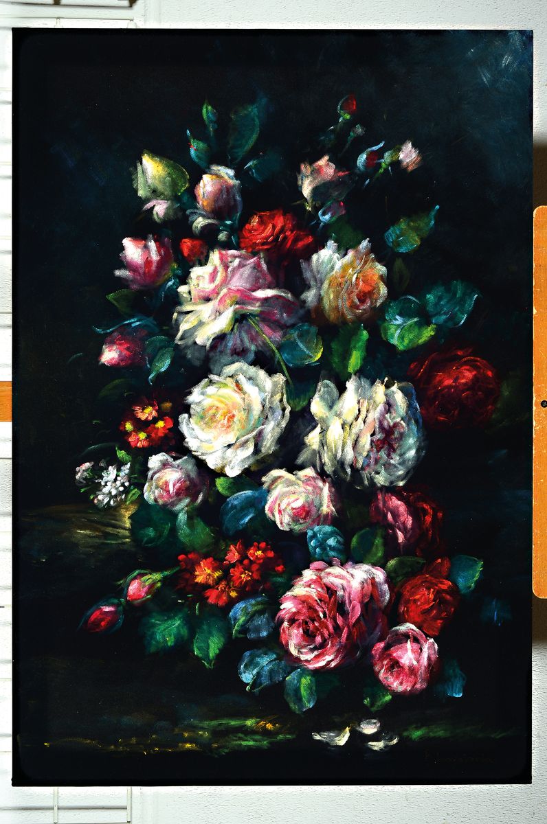 Parinaz Bajalanlou, geb. 1985, zeitgenössischeiranische Künstlerin, Blumenstillleben, Öl auf schwarzem Samt, signiert, 96x66 cm, detaillierte ...