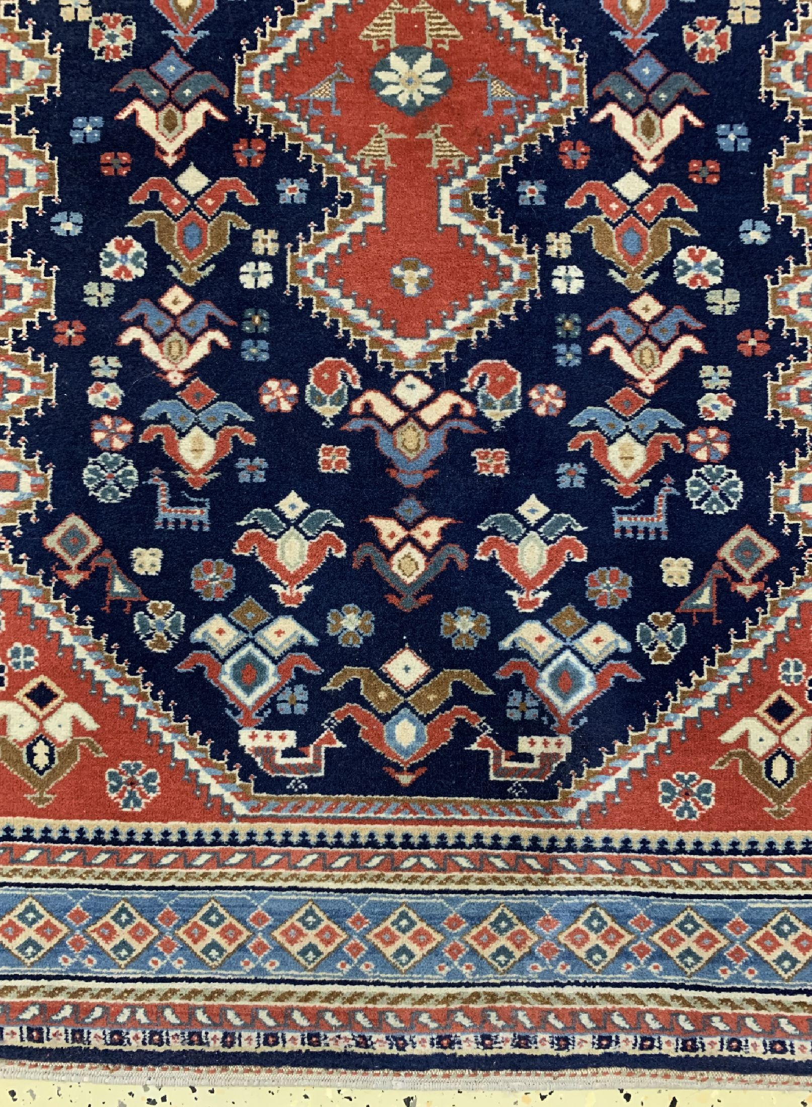 Detail b: Kaschkuli, Persien, ca. 50 Jahre, Wolle aufBaumwolle, ca. 138 x 103 cm, EHZ: 2