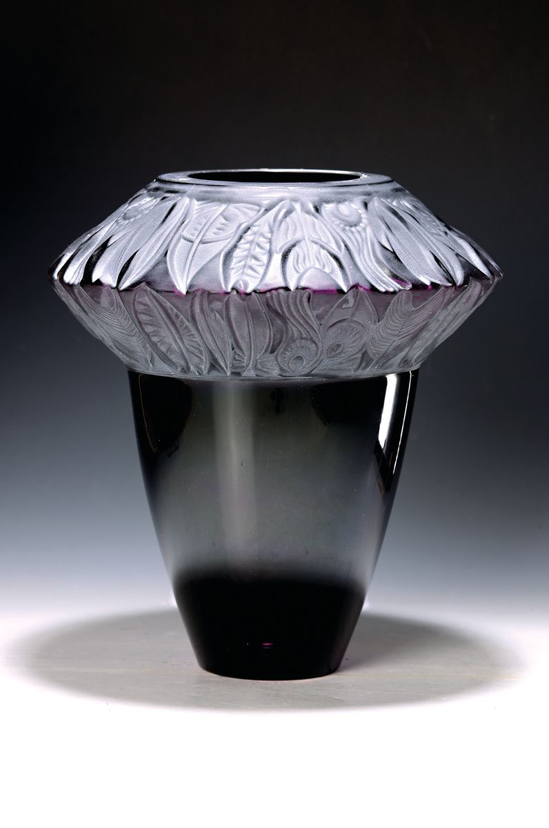 Vase, Portieux, Vallerysthal, Art Deco Stil, 2. Hälfte 20. Jh., dunkles amehtystfarbenes Glas, "plume", gemarkt, H. 31 cm