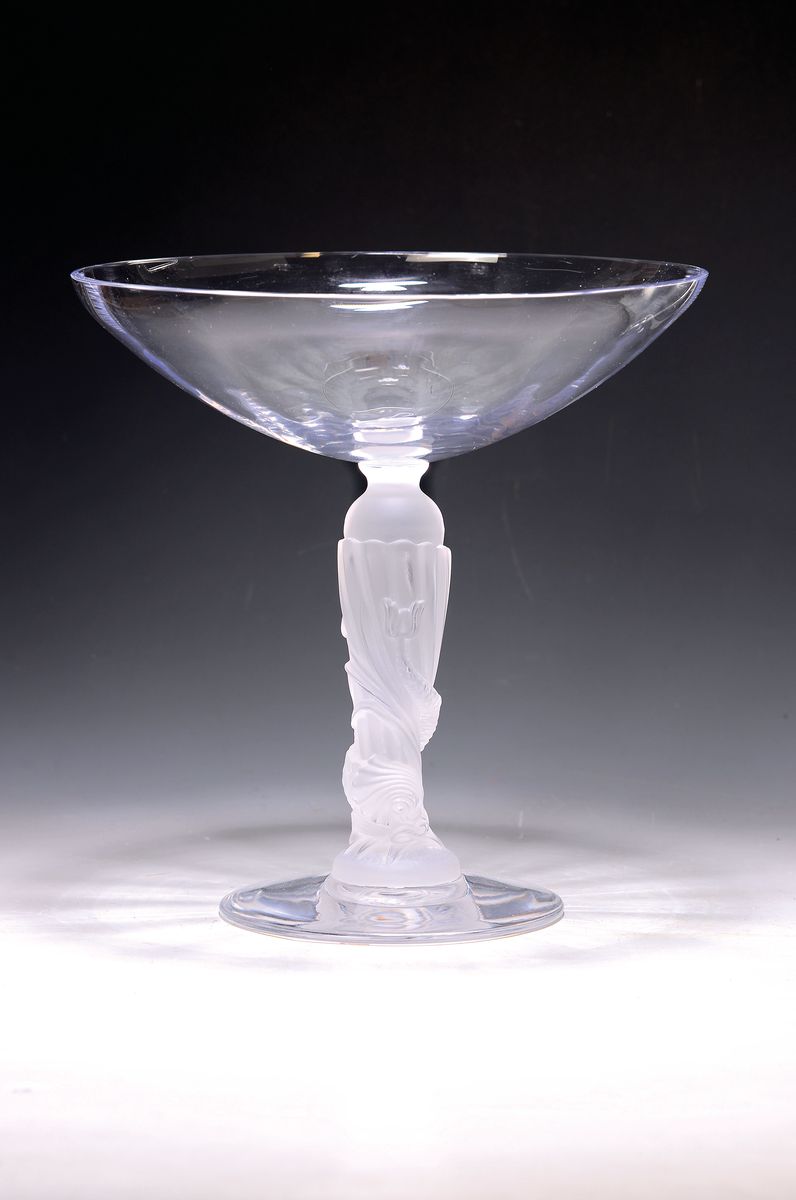 Fußschale, Portieux, Vallerysthal, Art Deco- Stil, 2. Hälfte 20. Jh., farbloses Glas, z.T. Formglas, Fuß mit Fischdekor, H. ca. 27 cm