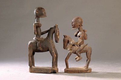 Image 26703362 - Two sculptures of male riders, Dogon, Mali, 2nd half of the 20th century, carved wood, damaged on the arms, H. 65/76 cm