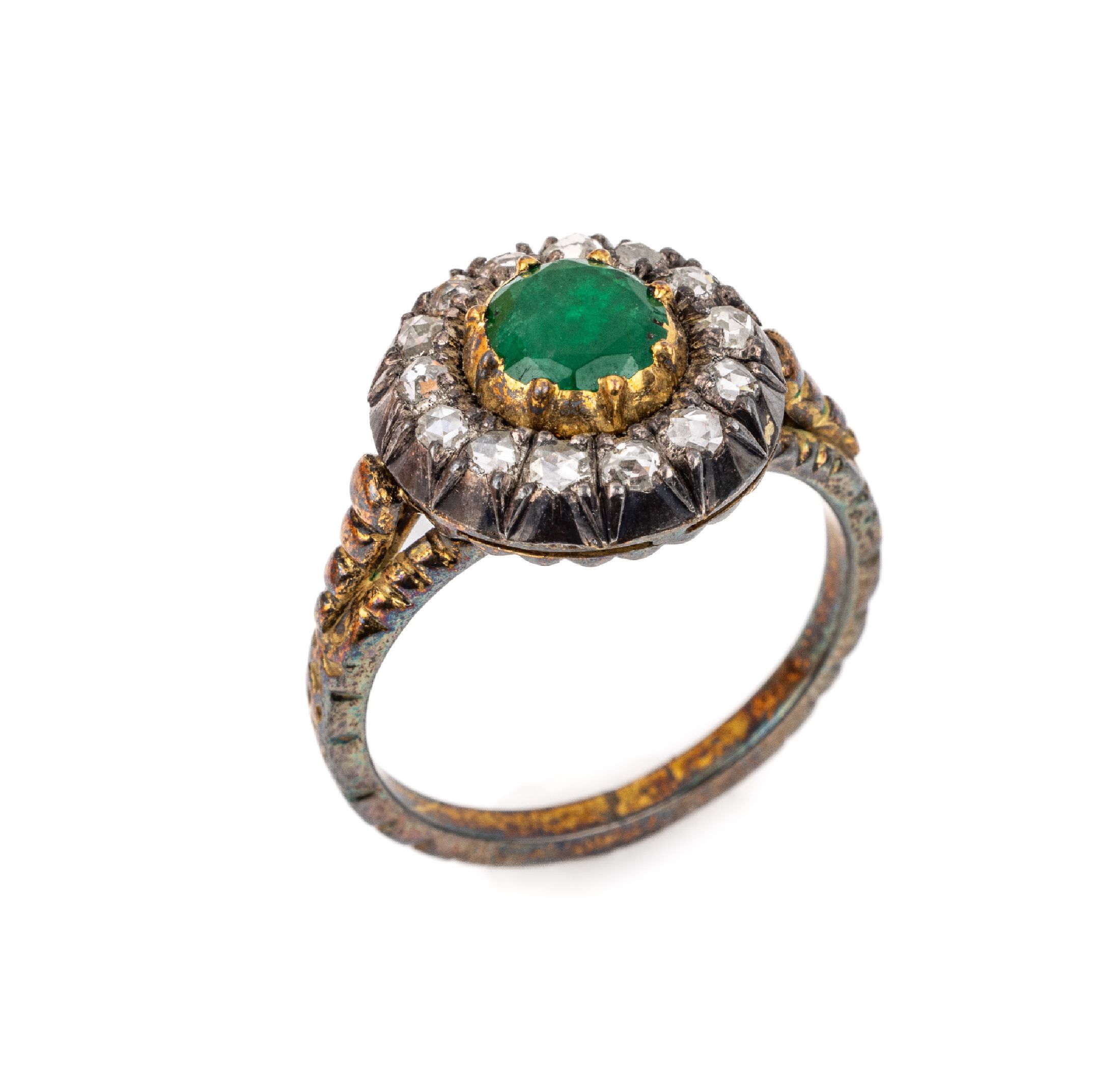 14 kt Gold und Silber Smaragd-Diamant-Ring, GG 585/000, nach dem Vorbild von 1830/40, 1 rundfacett. Smaragd ca. 0.84 ct, 14 Diamantrosen zus. ca. ...