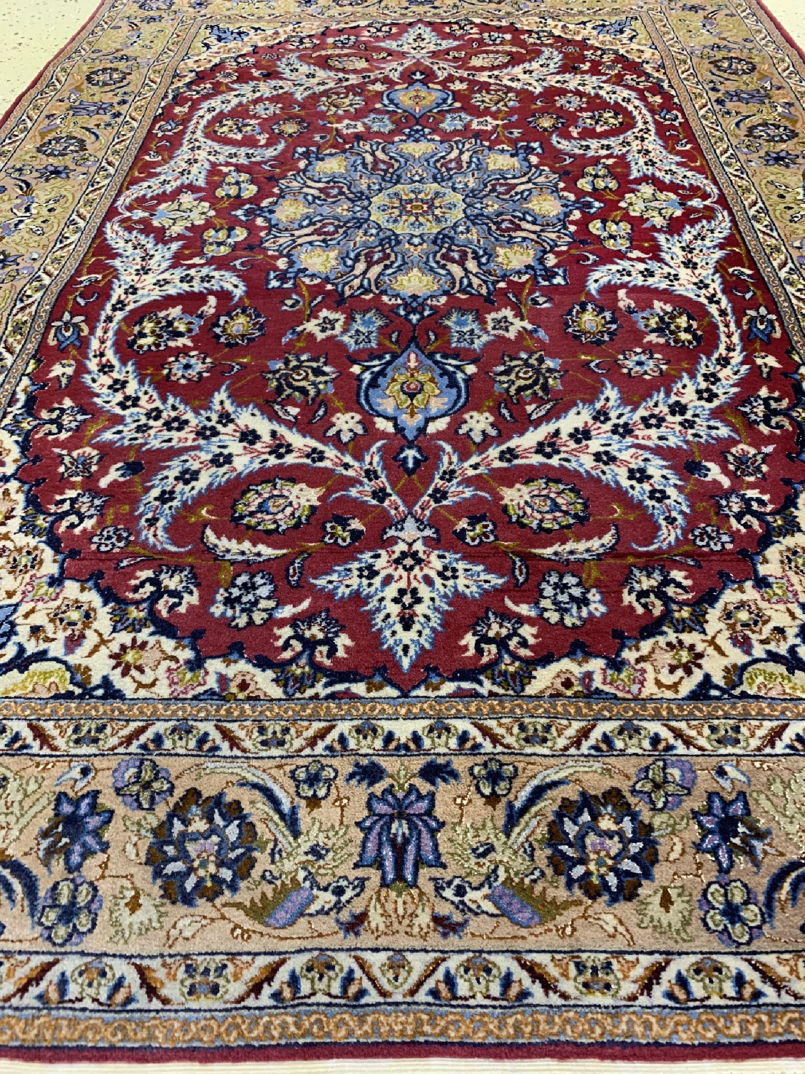 Detail d: Esfahan fein, Persien, ca. 50 Jahre, Korkwolle mit und auf Seide, ca. 165 x 115 cm,ca. 1,0 Mio. Kn/qm, EHZ: 1-2