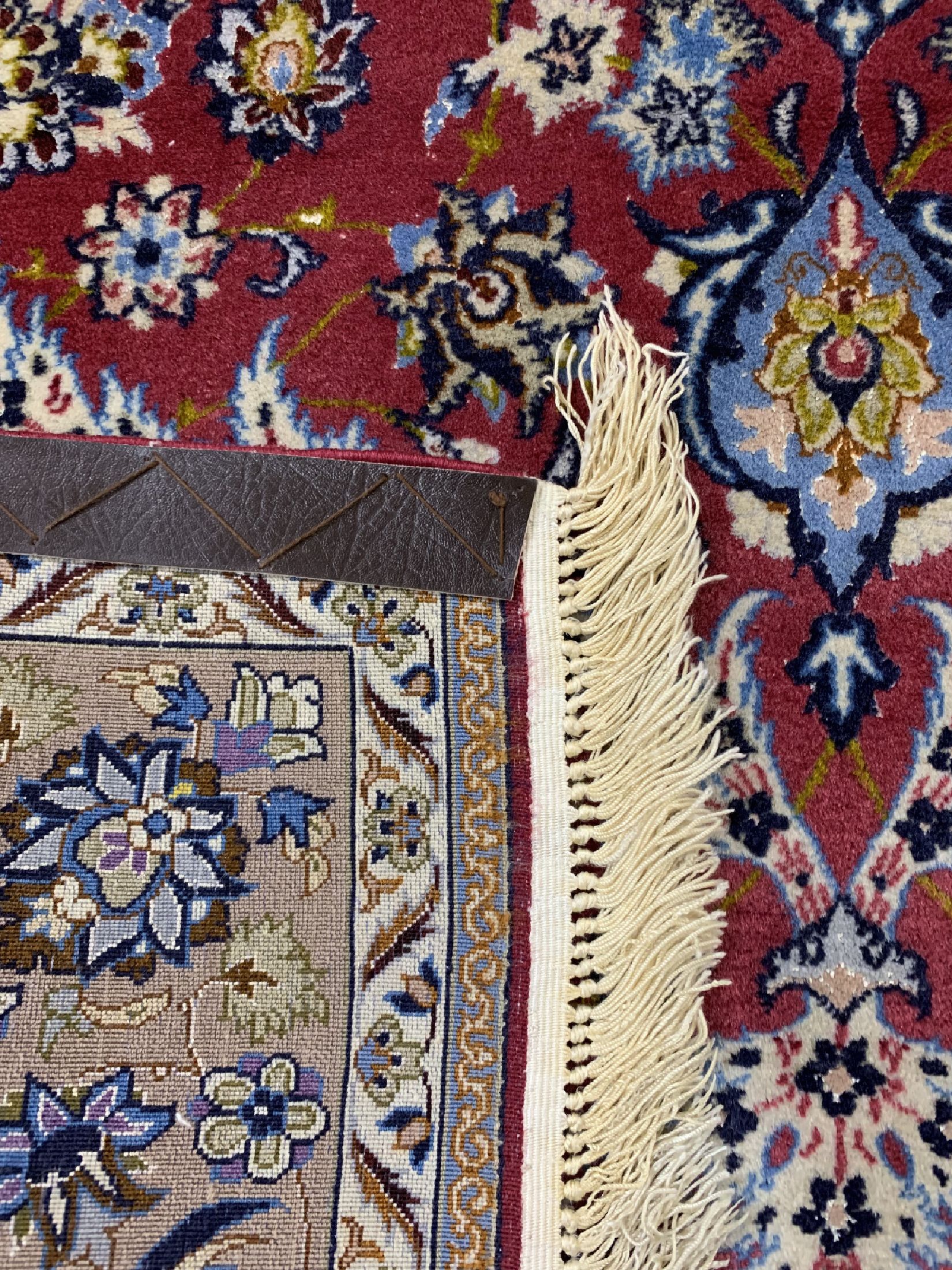 Detail e: Esfahan fein, Persien, ca. 50 Jahre, Korkwolle mit und auf Seide, ca. 165 x 115 cm,ca. 1,0 Mio. Kn/qm, EHZ: 1-2