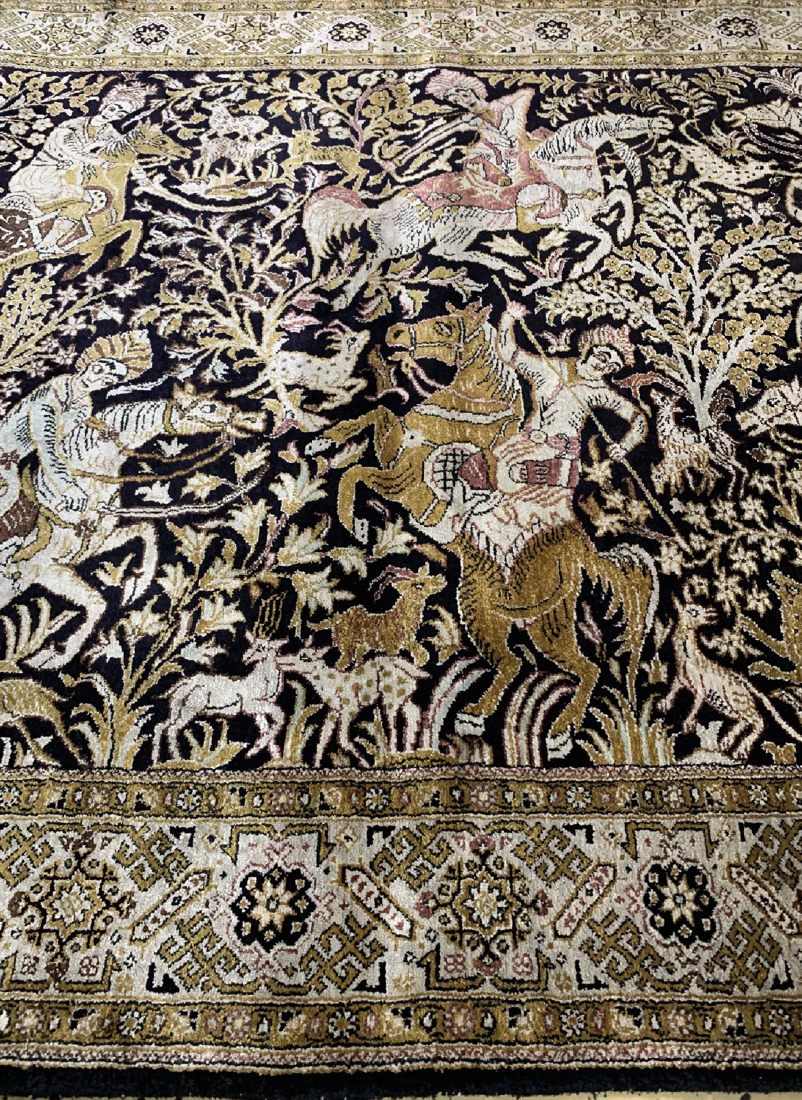 Detail c: Ghom Seide alt, Persien, um 1940, reine Naturseide, ca. 155 x 105 cm, EHZ: 1-2
