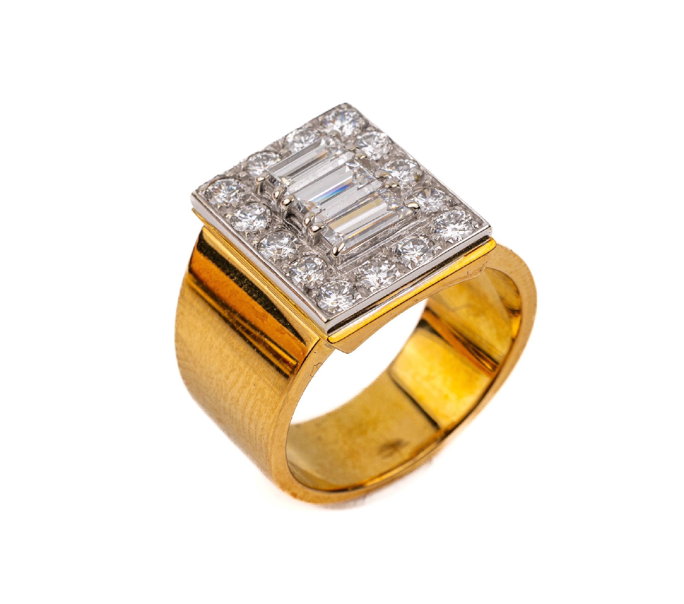 18 kt Gold Diamant-Ring, GG/WG 750/000, 3 Diamant-Baguettes zus. ca. 0.85 ct und 14 Brillanten zus. ca. 0.95 ct feines Weiß/vvs, ca. 15.3 g, RW 55