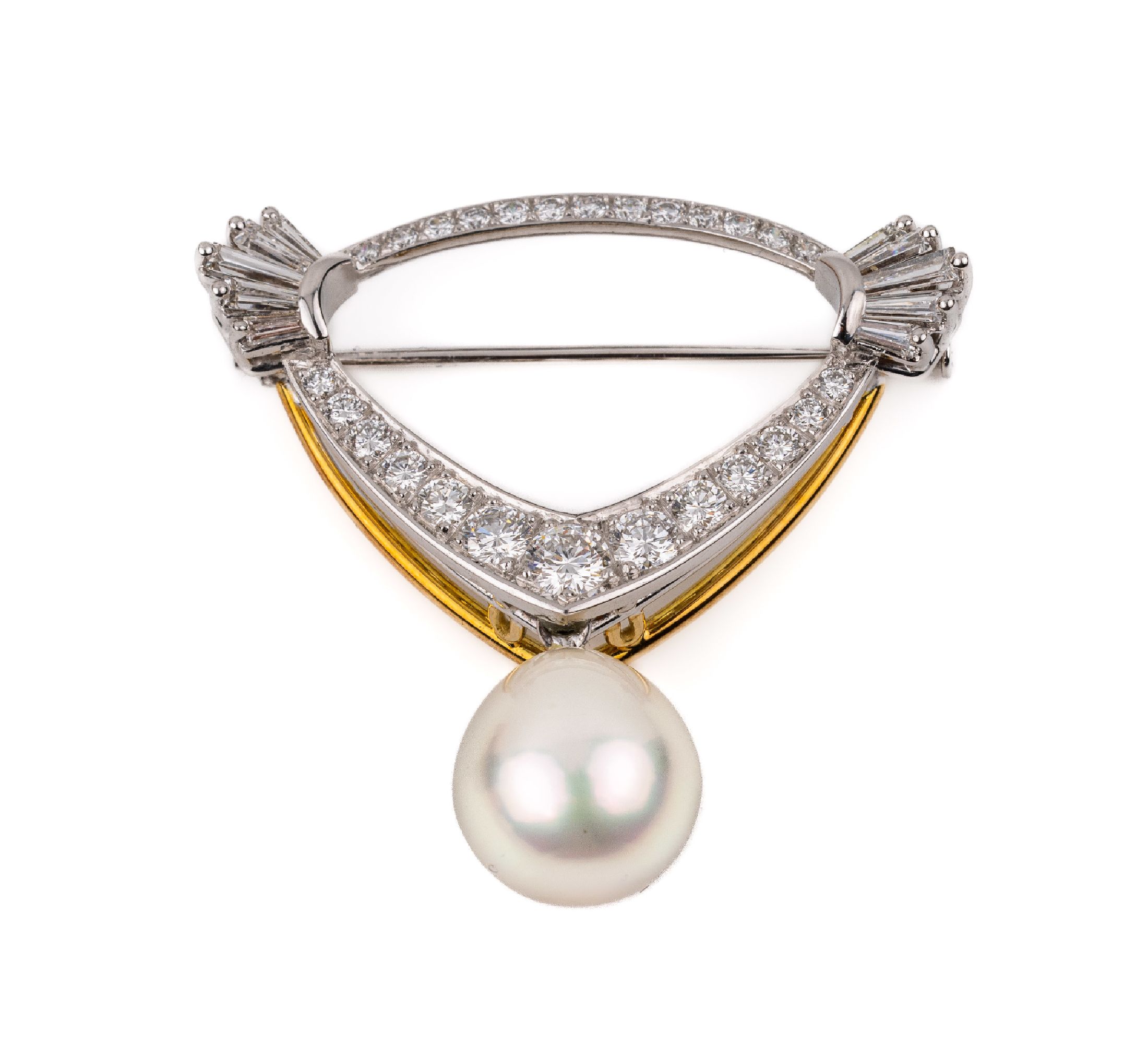 18 kt Gold Perl-Diamant-Brosche, GG/WG 750/000, bewegl. Abhängung mit weißer Zuchtperle D. ca. 11.6 x 11 mm, 26 Brillanten und 10 Diamant-Trapeze ...