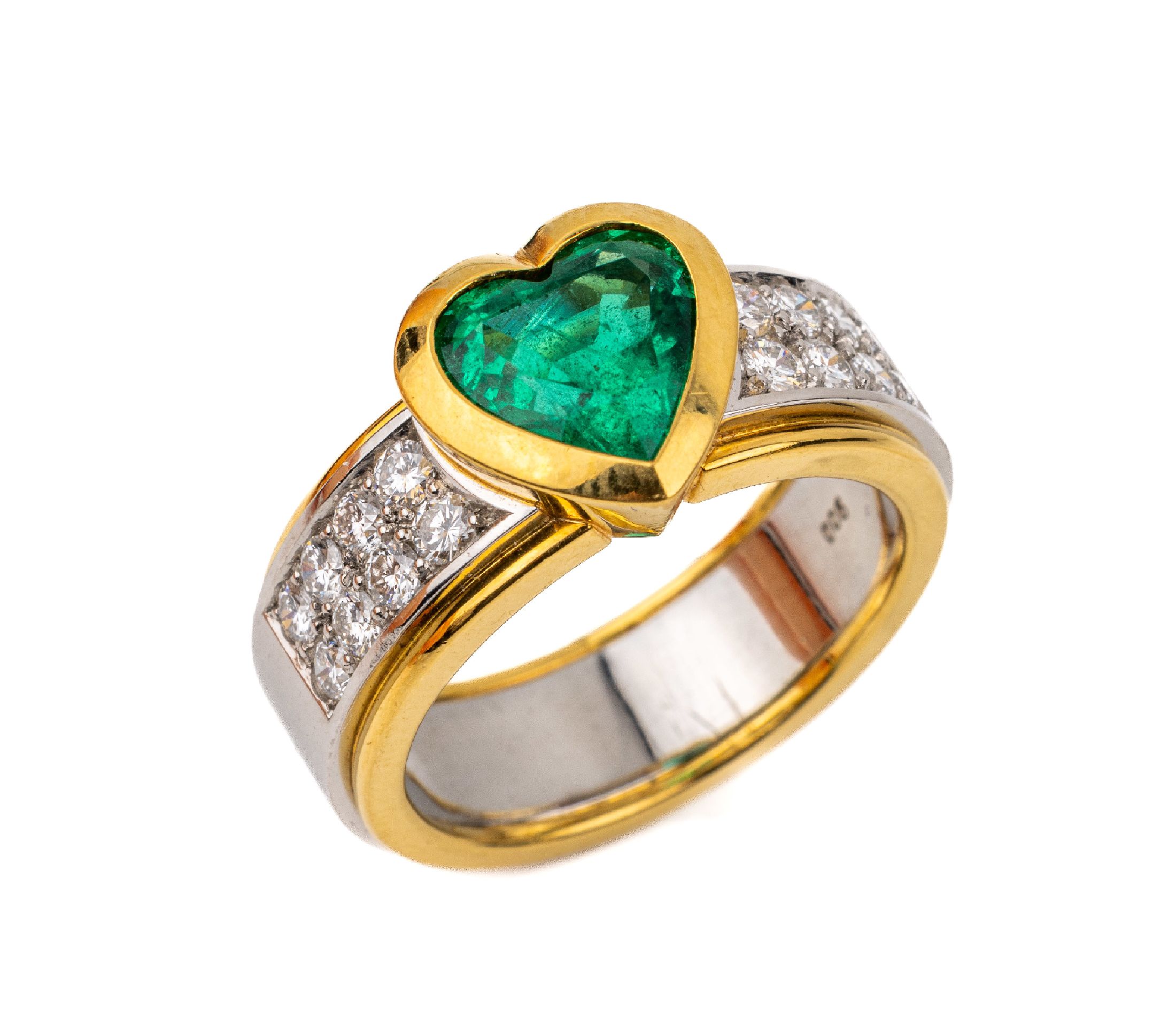 18 kt Gold und Platin Smaragd-Brillant-Ring, GG 750/000 und Platin, 1 facett. Smaragd- Herz ca. 1.85 ct, 16 Brillanten zus. ca. 0.63 ct feines ...