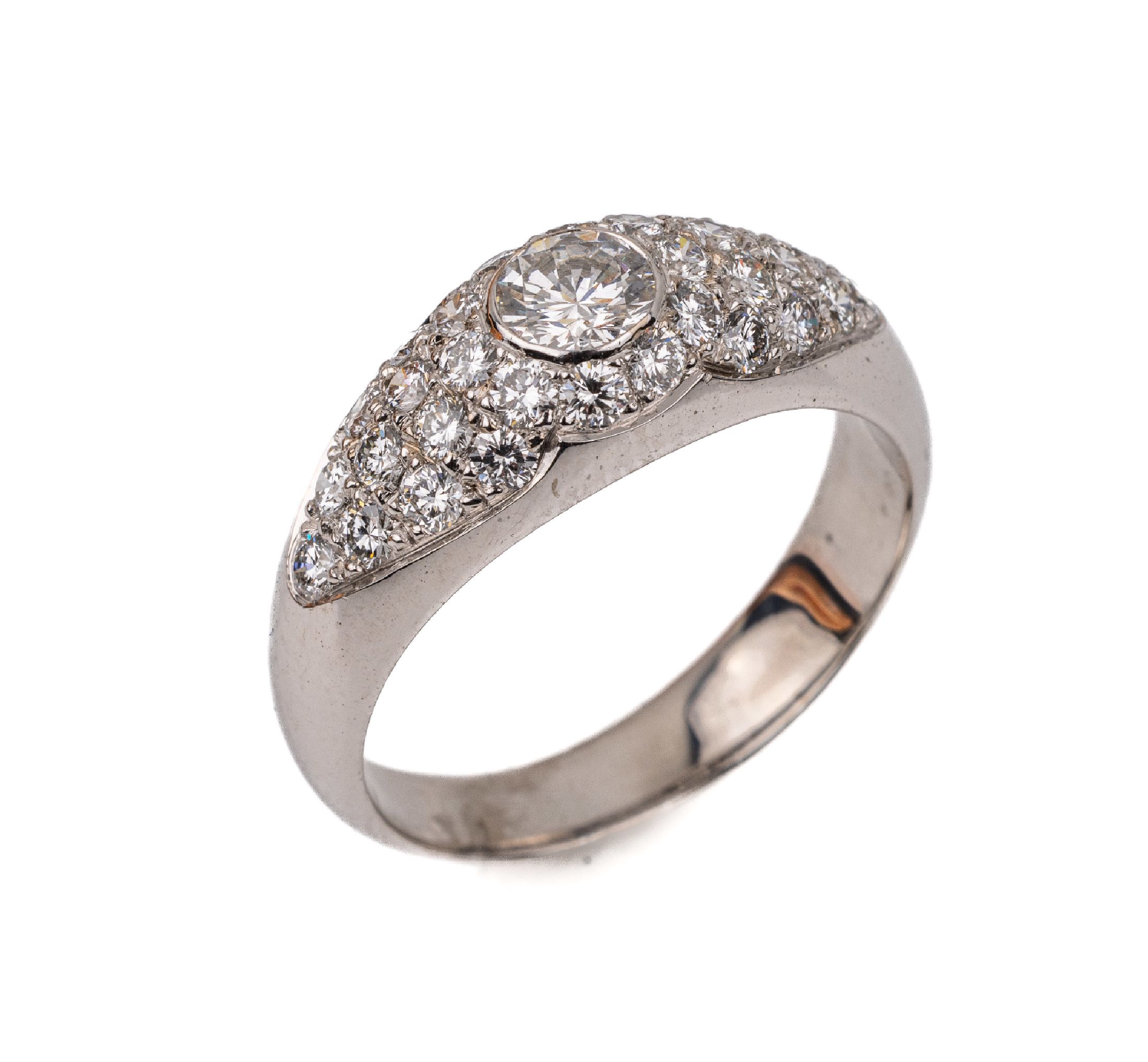 18 kt Gold Brillant-Ring, WG 750/000, Brillant ca. 0.42 ct feines Weiß/si, Brillanten zus. ca. 0.98 ct feines Weiß/vvs, ca. 7.8 g, RW 59