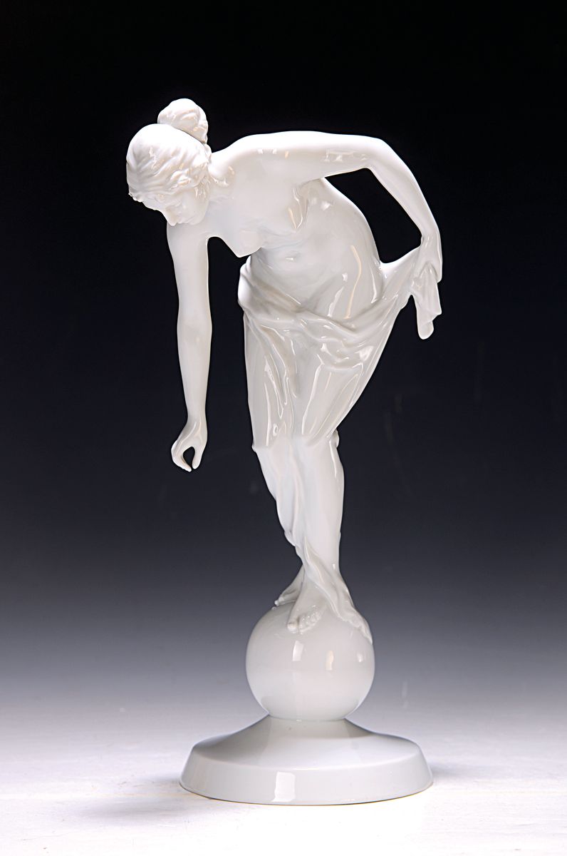 Porzellanfigur, Rosenthal, Entwurf Ernst Wenk, stehende auf Kugel, weiß, H. ca. 31cm