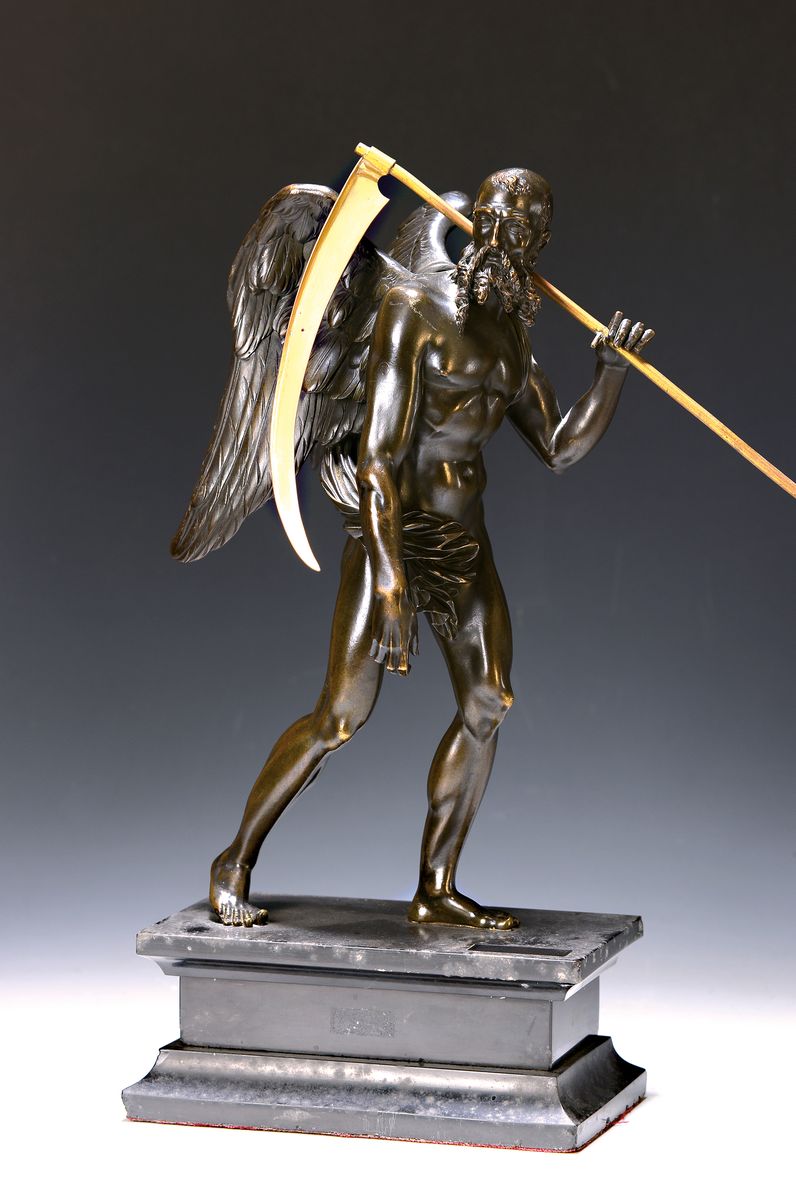 Anonymer Bildhauer (tätig wohl 1. Hälfte 19. Jh.), Schreitender Chronos mit Sense, Bronze, dunkelbraun patiniert; Sense vergoldet; ockerfarbene, ...