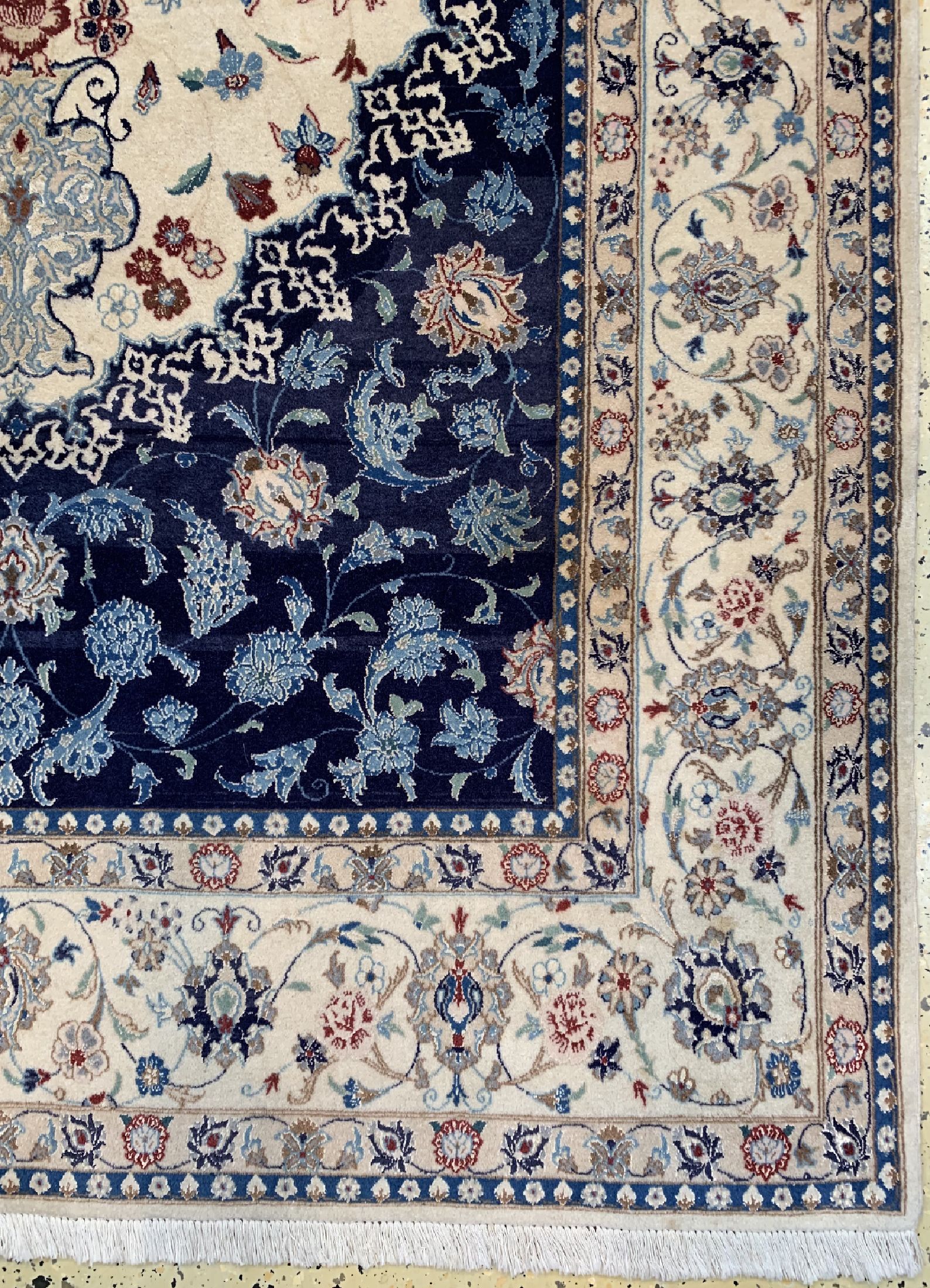 Detail a: Nain fein(6La), Persien, um 1960, Korkwollemit Seide, ca. 200 x 130 cm, ca. 1,0 Mio. Kn/qm, EHZ: 1-2, (Abrasch)