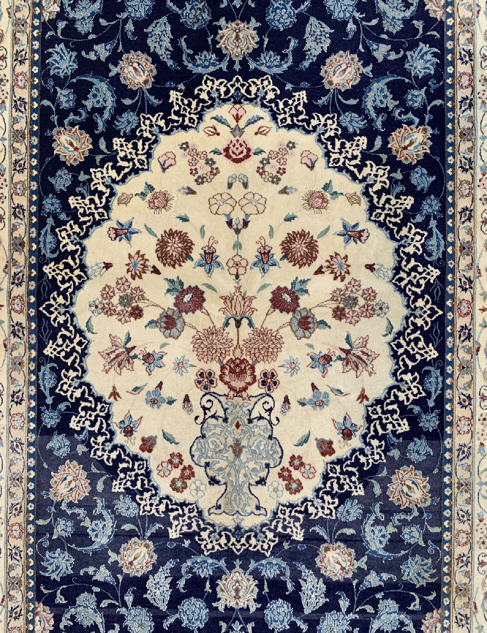 Detail b: Nain fein(6La), Persien, um 1960, Korkwollemit Seide, ca. 200 x 130 cm, ca. 1,0 Mio. Kn/qm, EHZ: 1-2, (Abrasch)
