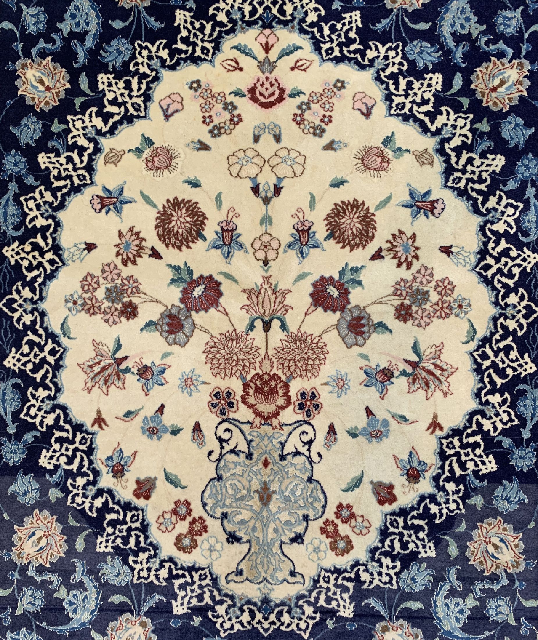 Detail c: Nain fein(6La), Persien, um 1960, Korkwollemit Seide, ca. 200 x 130 cm, ca. 1,0 Mio. Kn/qm, EHZ: 1-2, (Abrasch)