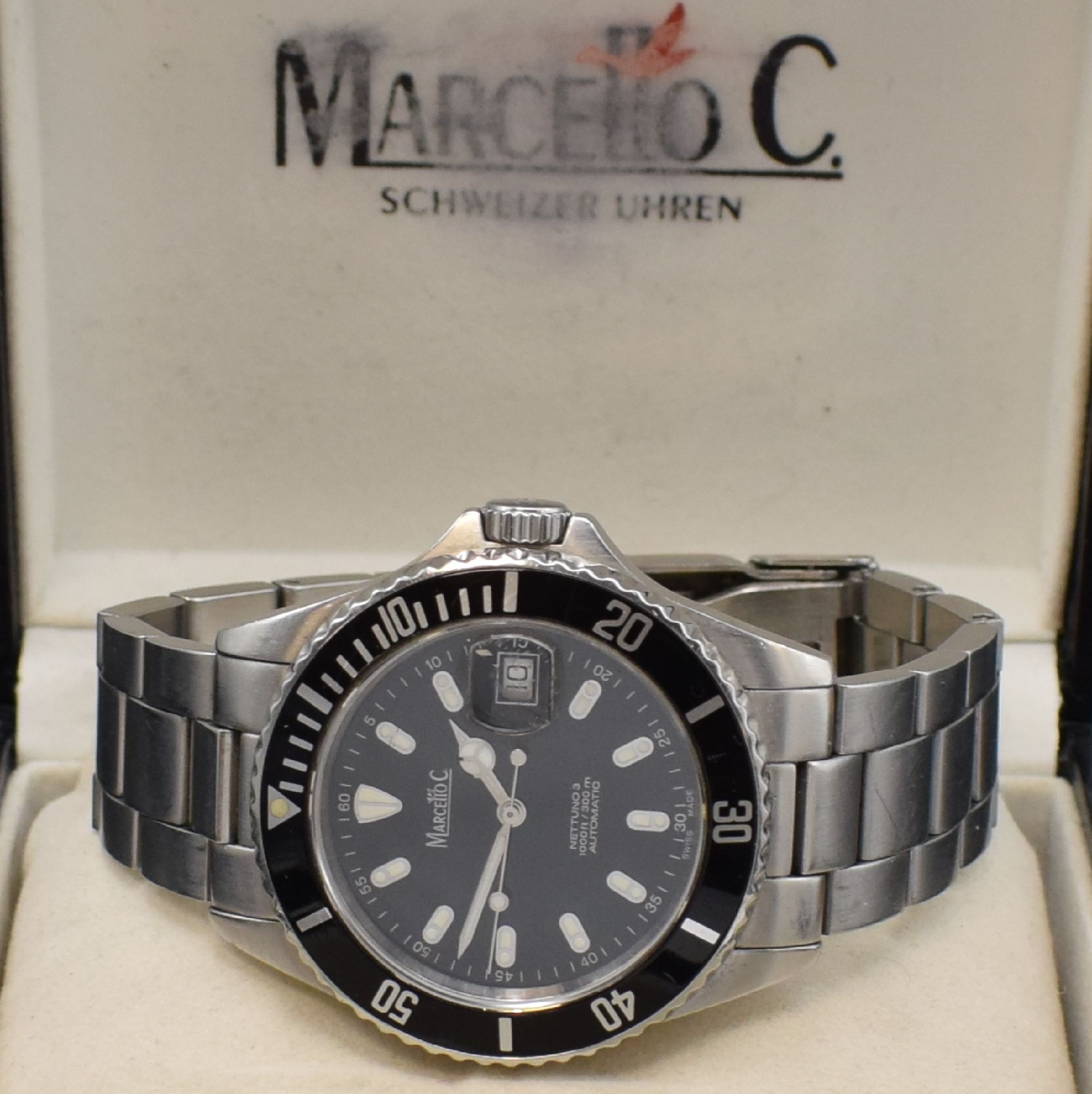 Detail e: MARCELLO C Herrenarmbanduhr Nettuno 3 in Stahl Referenz 2007/A, Schweiz um 2010, Automatik, orig. Gliederband m. Faltschl., Boden u. Krone verschr., ...