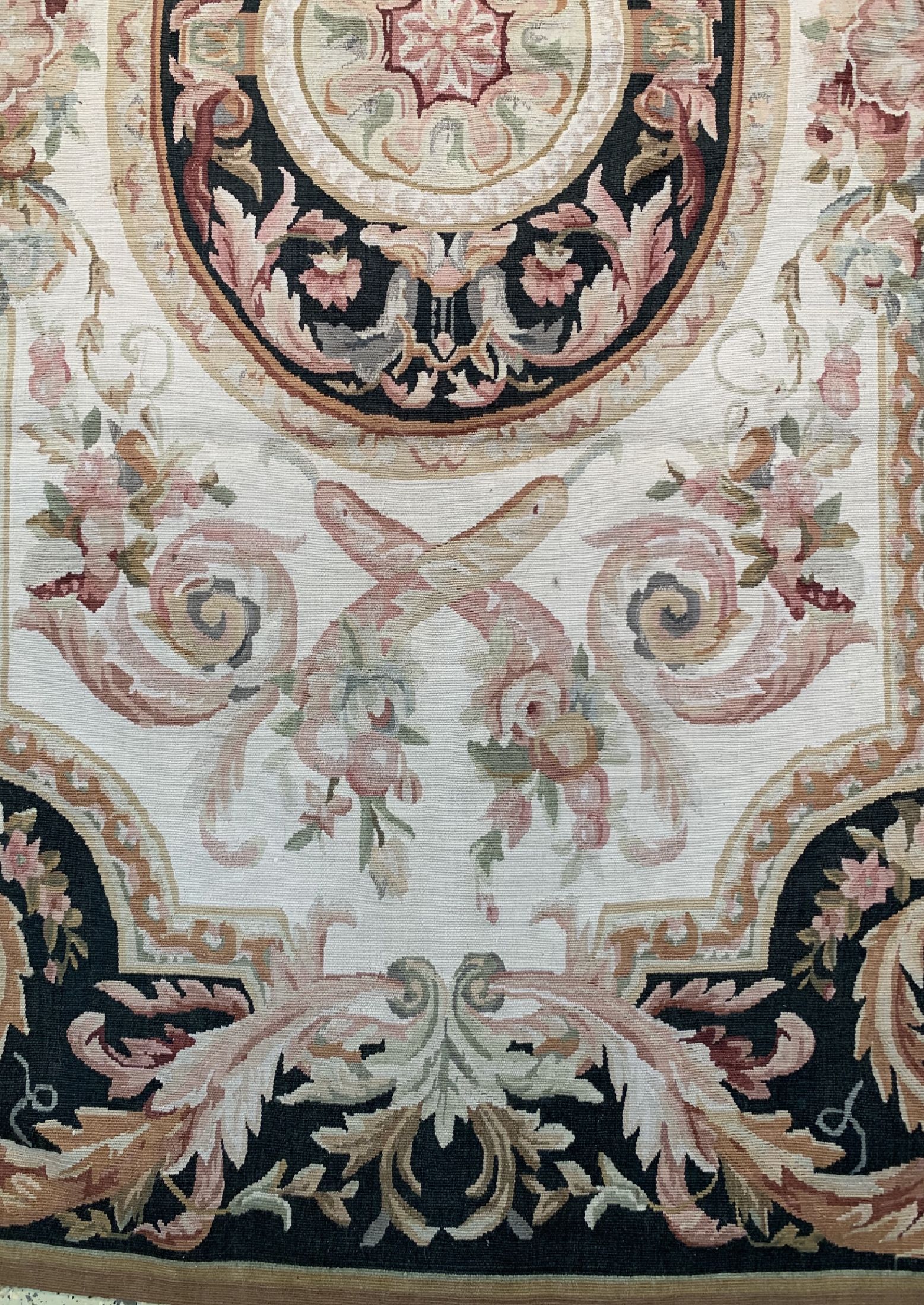 Detail b: Aubusson stil, China, ca. 50 Jahre, Wolle auf Baumwolle, ca. 185 x 120 cm, EHZ: 1, (Flachgewebt)