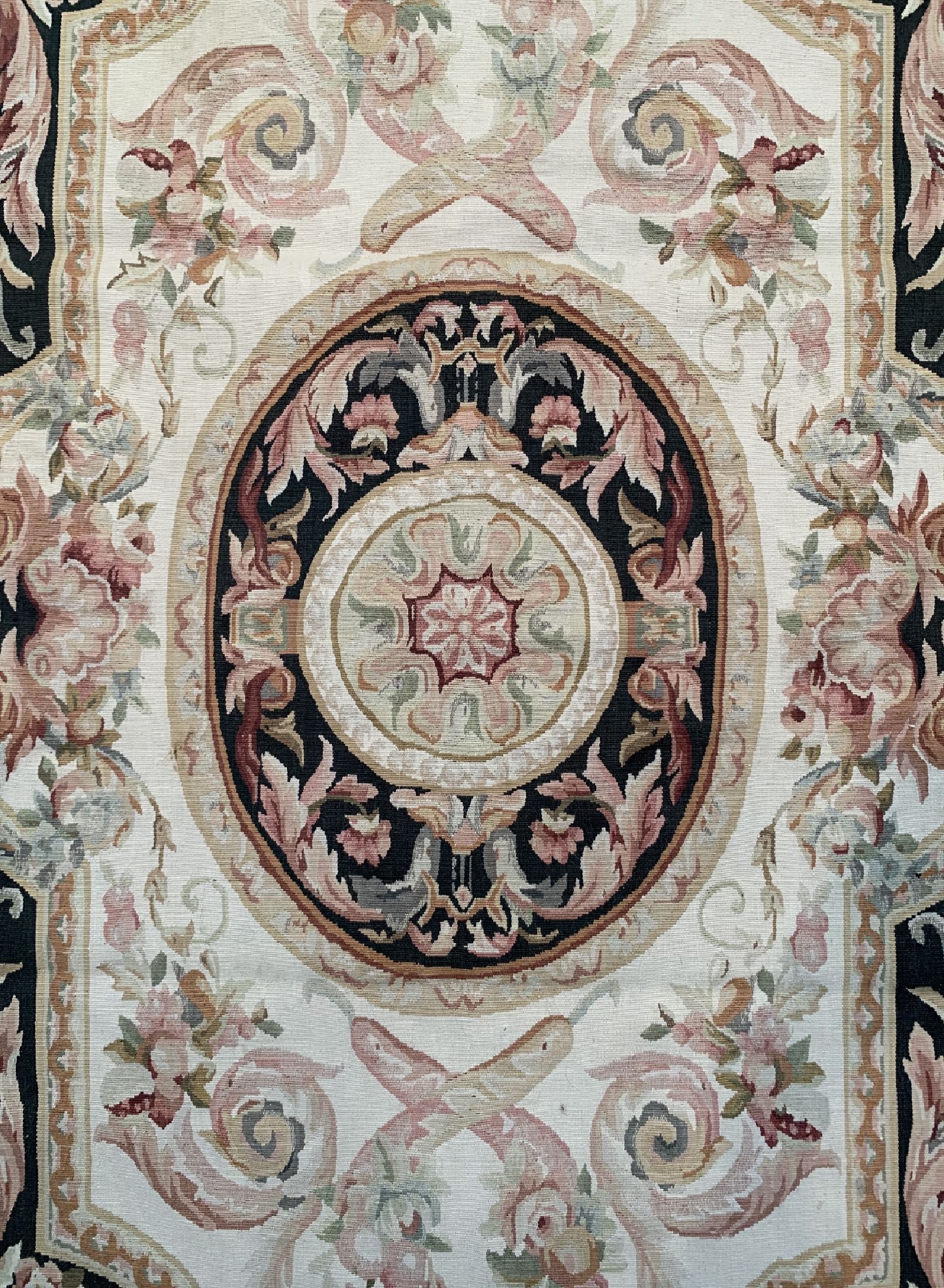 Detail c: Aubusson stil, China, ca. 50 Jahre, Wolle auf Baumwolle, ca. 185 x 120 cm, EHZ: 1, (Flachgewebt)