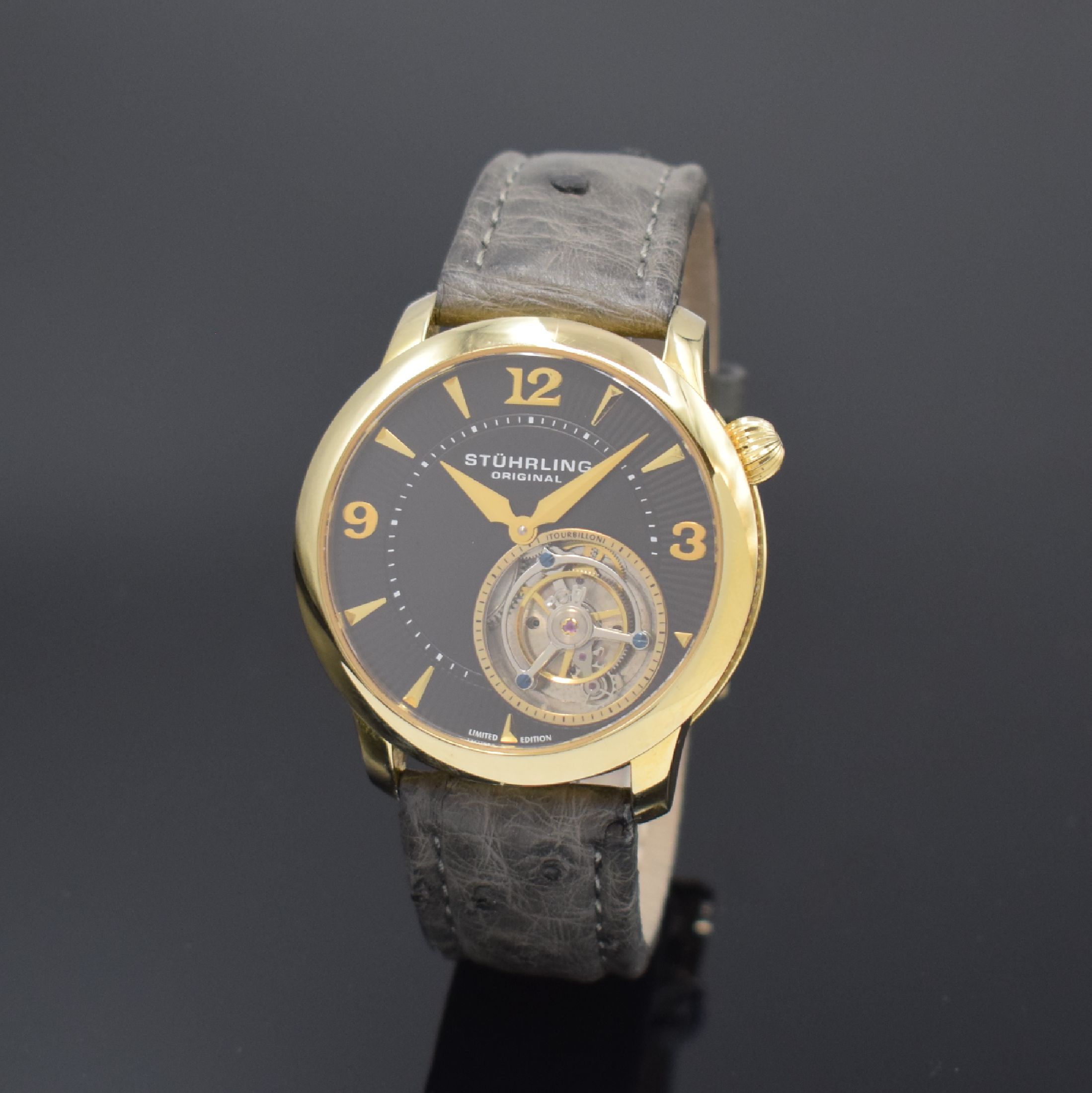 STÜHRLING auf 75 Stück limitiertes Armbandtourbillon, Schweiz um 2015, Handaufzug, verg. Geh. beids. vergl., Boden verschr., neutr. Lederband m. ...