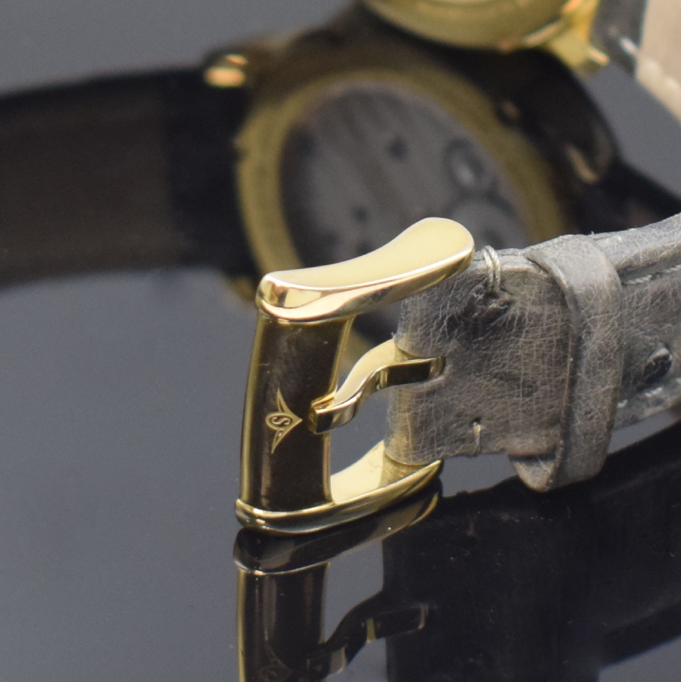 Detail b: STÜHRLING auf 75 Stück limitiertes Armbandtourbillon, Schweiz um 2015, Handaufzug, verg. Geh. beids. vergl., Boden verschr., neutr. Lederband m. ...