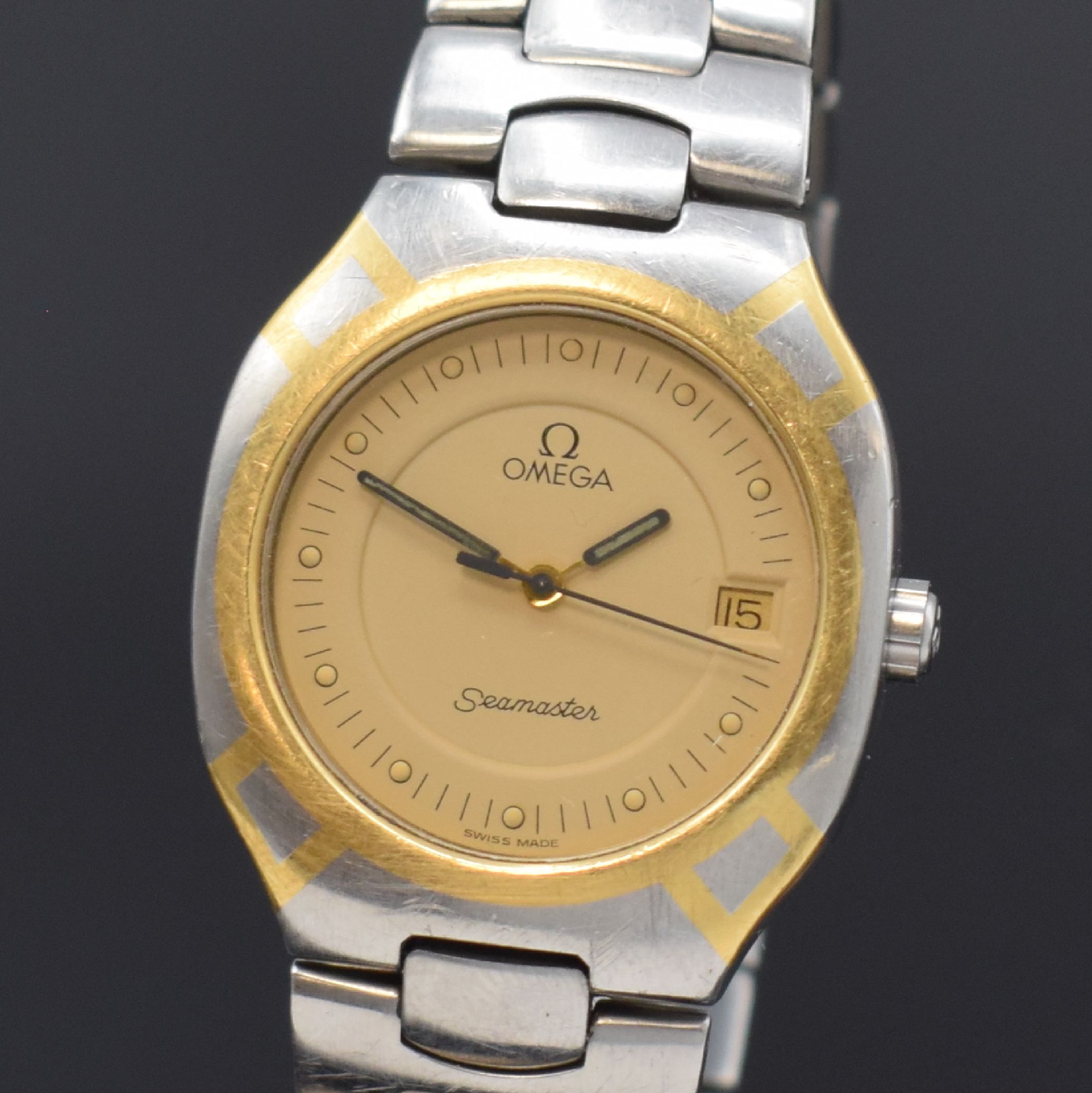 Detail a: OMEGA Seamaster Armbanduhr in Stahl/Gold Referenz 396.1022, Schweiz um 1980, quarz, Boden m. Widmung aufgedr., orig. Gliederband m. Faltschl., ...