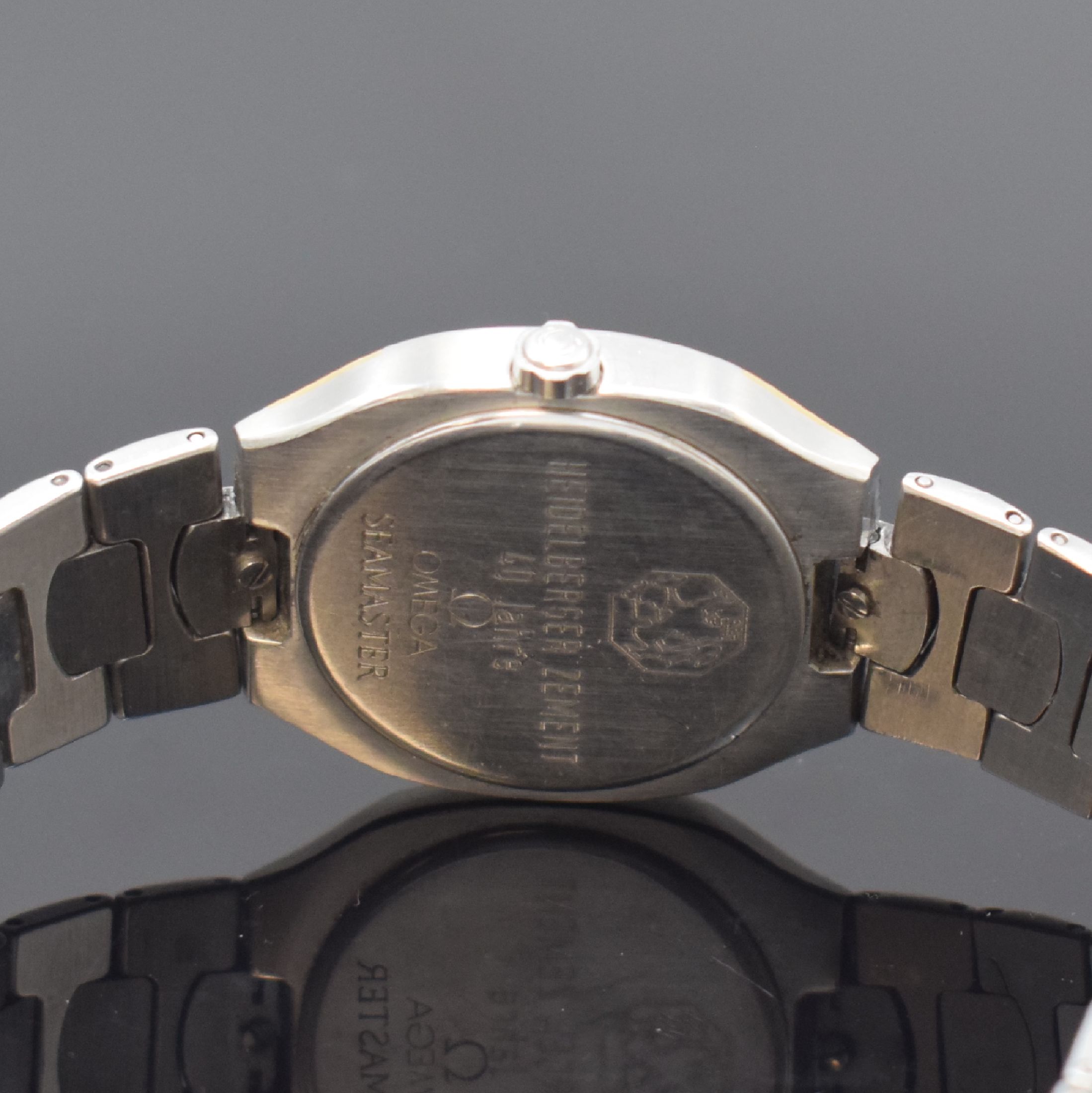 Detail d: OMEGA Seamaster Armbanduhr in Stahl/Gold Referenz 396.1022, Schweiz um 1980, quarz, Boden m. Widmung aufgedr., orig. Gliederband m. Faltschl., ...